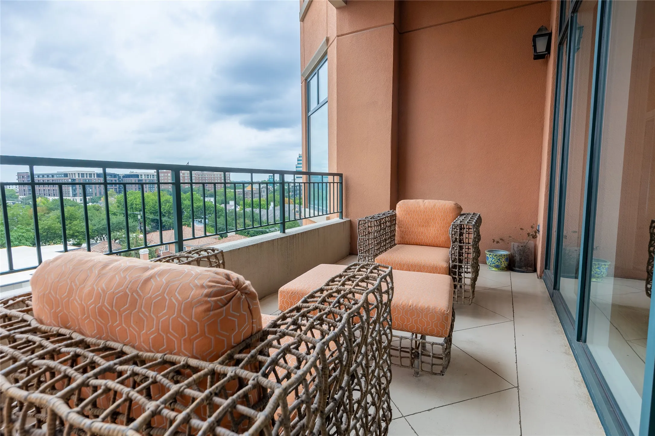 Condominium For Sale in Dallas County , 2828 Hood Street 707, Dallas, Texas 75219, 2 Bedroom, 3 Bathroom, 2 Garage spaces, 2,061 Sqft, built in 2000, mls#21376324, Real Estate Agent in Dallas, Homes For Sale in Dallas county, Homes For Sale in Dallas, Realtor in Dallas Texas, Real Estate Brokerage Independent Realty Texas, Luminita Cordes Realtor