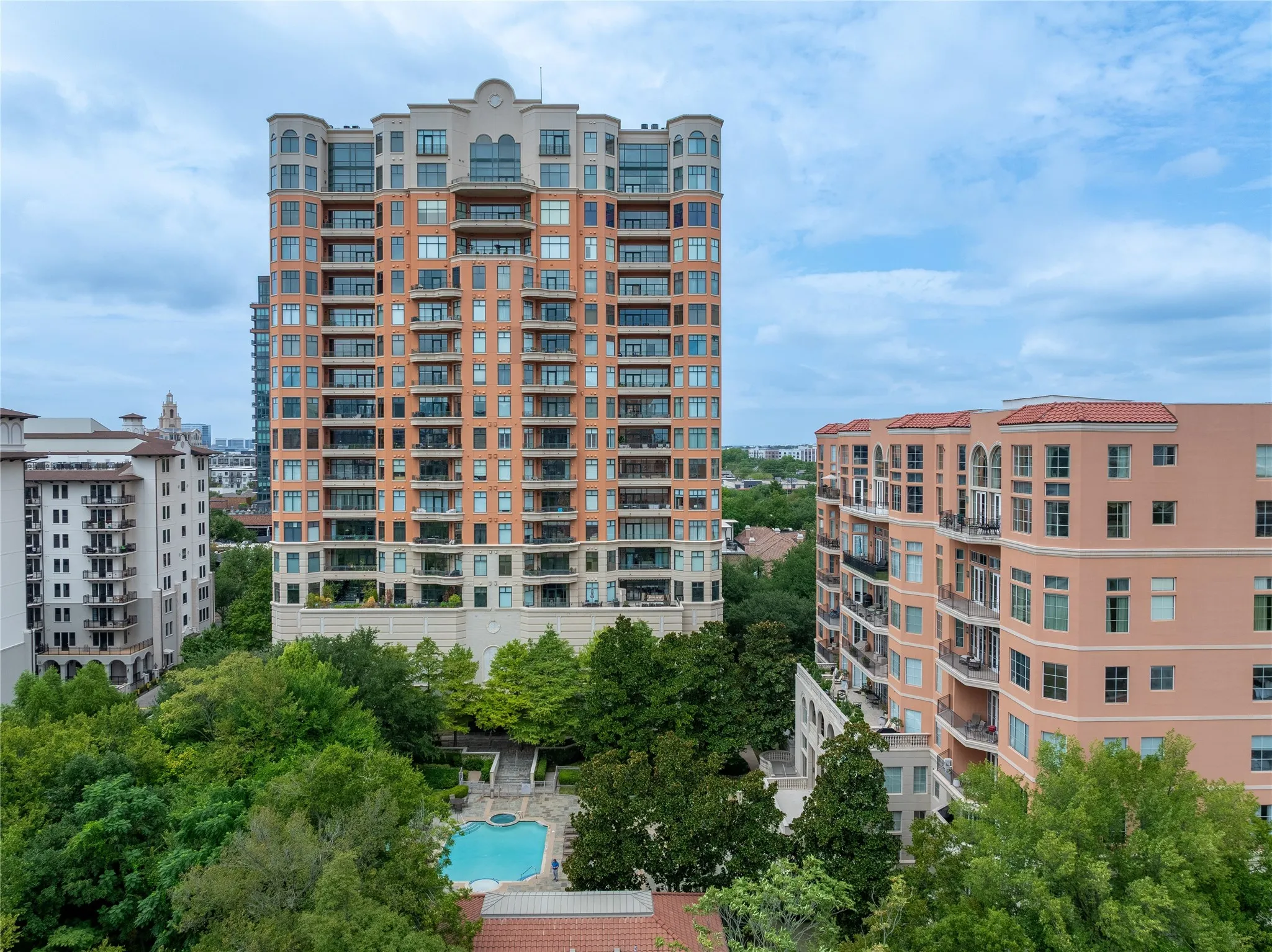 Condominium For Sale in Dallas County , 2828 Hood Street 707, Dallas, Texas 75219, 2 Bedroom, 3 Bathroom, 2 Garage spaces, 2,061 Sqft, built in 2000, mls#21376324, Real Estate Agent in Dallas, Homes For Sale in Dallas county, Homes For Sale in Dallas, Realtor in Dallas Texas, Real Estate Brokerage Independent Realty Texas, Luminita Cordes Realtor