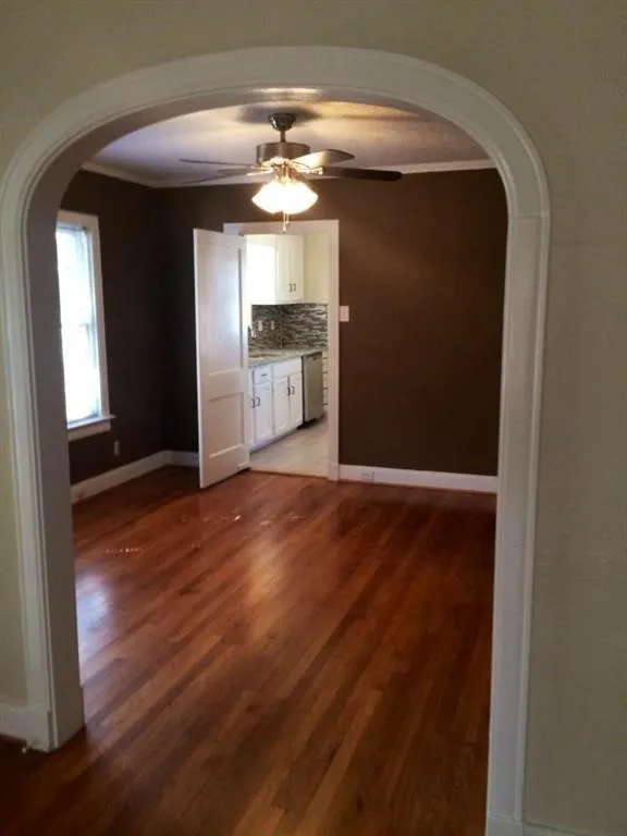 Duplex For Rent in Dallas County , 3929 Hawthorne Avenue, Dallas, Texas 75219, 2 Bedroom, 1 Bathroom, Garage spaces, 1,325 Sqft, built in 1930, mls#21381449, Real Estate Agent in Dallas, Homes For Rent in Dallas county, Homes For Rent in Dallas, Realtor in Dallas Texas, Real Estate Brokerage Independent Realty Texas, Luminita Cordes Realtor