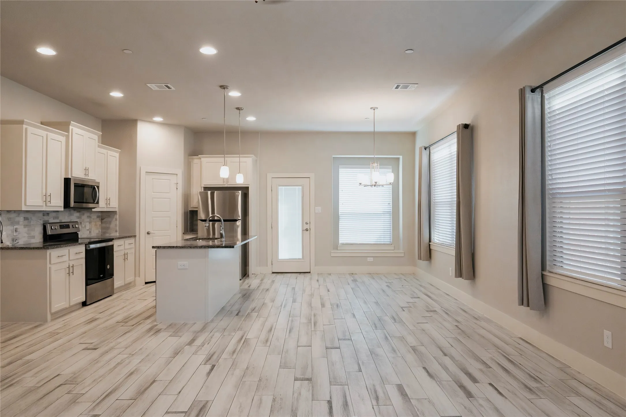Townhouse For Rent in Collin County , 825 Eaglescliffe Landing, Wylie, Texas 75098, 3 Bedroom, 2 Bathroom, 2 Garage spaces, 1,789 Sqft, built in 2021, mls#21382057, Real Estate Agent in Wylie, Homes For Rent in Collin county, Homes For Rent in Wylie, Realtor in Wylie Texas, Real Estate Brokerage Independent Realty Texas, Luminita Cordes Realtor