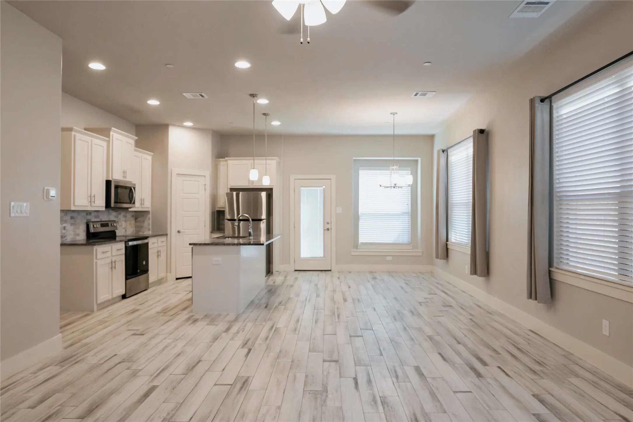 Townhouse For Rent in Collin County , 825 Eaglescliffe Landing, Wylie, Texas 75098, 3 Bedroom, 2 Bathroom, 2 Garage spaces, 1,789 Sqft, built in 2021, mls#21382057, Real Estate Agent in Wylie, Homes For Rent in Collin county, Homes For Rent in Wylie, Realtor in Wylie Texas, Real Estate Brokerage Independent Realty Texas, Luminita Cordes Realtor