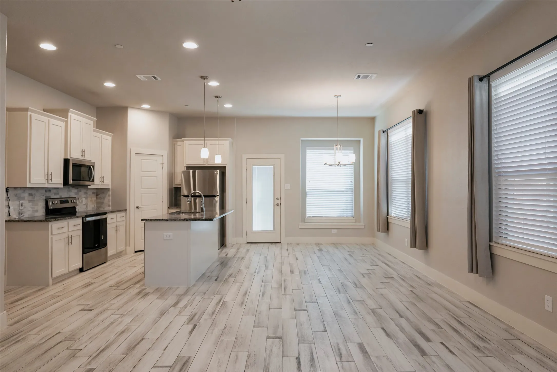 Townhouse For Rent in Collin County , 825 Eaglescliffe Landing, Wylie, Texas 75098, 3 Bedroom, 2 Bathroom, 2 Garage spaces, 1,789 Sqft, built in 2021, mls#21382057, Real Estate Agent in Wylie, Homes For Rent in Collin county, Homes For Rent in Wylie, Realtor in Wylie Texas, Real Estate Brokerage Independent Realty Texas, Luminita Cordes Realtor
