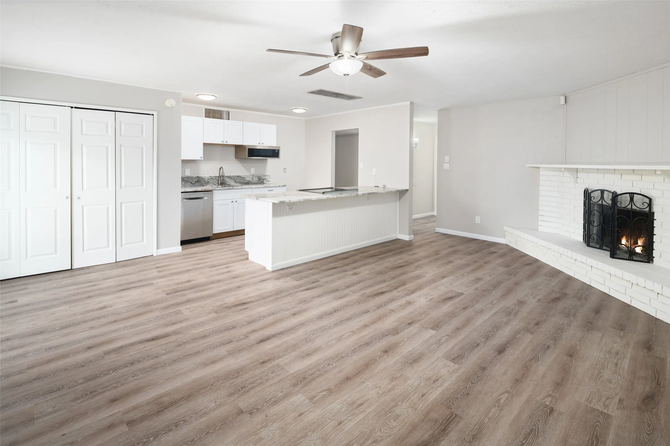 Single Family Residence For Rent in Collin County , 809 Sunny Slope Drive, Allen, Texas 75002, 3 Bedroom, 2 Bathroom, 1 Garage spaces, 1,277 Sqft, built in 1979, mls#21382054, Real Estate Agent in Allen, Homes For Rent in Collin county, Homes For Rent in Allen, Realtor in Allen Texas, Real Estate Brokerage Independent Realty Texas, Luminita Cordes Realtor