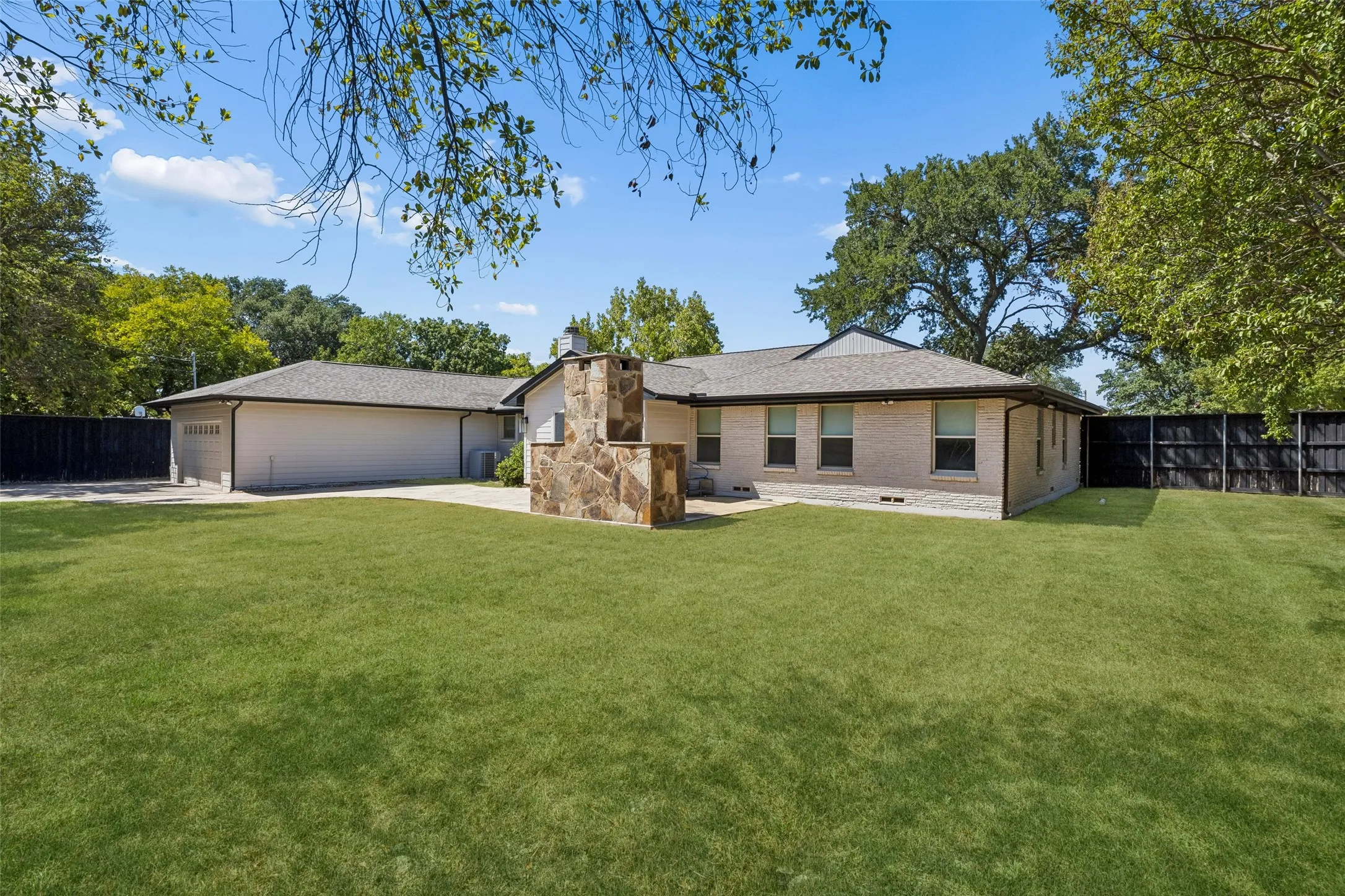 Single Family Residence For Sale in Dallas County , 5610 Forest Lane, Dallas, Texas 75230, 3 Bedroom, 2 Bathroom, 2 Garage spaces, 2,498 Sqft, built in 1956, mls#21375096, Real Estate Agent in Dallas, Homes For Sale in Dallas county, Homes For Sale in Dallas, Realtor in Dallas Texas, Real Estate Brokerage Independent Realty Texas, Luminita Cordes Realtor