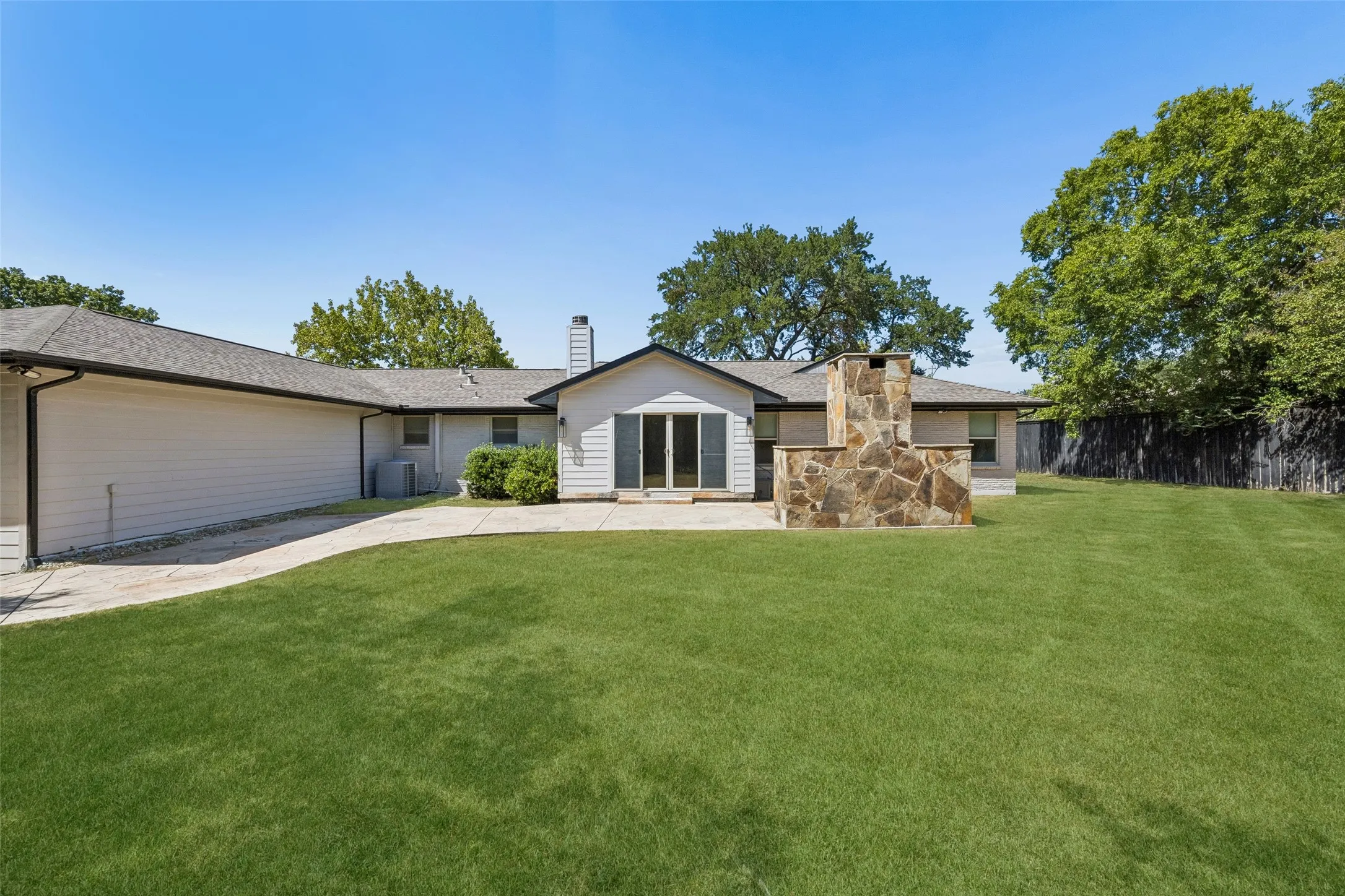 Single Family Residence For Sale in Dallas County , 5610 Forest Lane, Dallas, Texas 75230, 3 Bedroom, 2 Bathroom, 2 Garage spaces, 2,498 Sqft, built in 1956, mls#21375096, Real Estate Agent in Dallas, Homes For Sale in Dallas county, Homes For Sale in Dallas, Realtor in Dallas Texas, Real Estate Brokerage Independent Realty Texas, Luminita Cordes Realtor