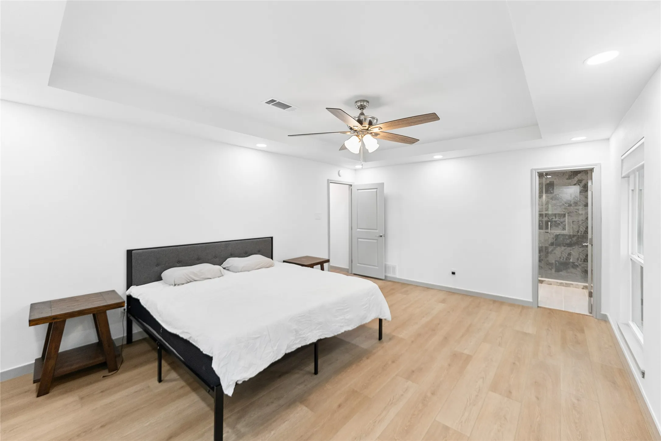 Single Family Residence For Sale in Dallas County , 1018 Randy Road, Cedar Hill, Texas 75104, 3 Bedroom, 2 Bathroom, 2 Garage spaces, 2,319 Sqft, built in 1970, mls#21376041, Real Estate Agent in Cedar Hill, Homes For Sale in Dallas county, Homes For Sale in Cedar Hill, Realtor in Cedar Hill Texas, Real Estate Brokerage Independent Realty Texas, Luminita Cordes Realtor
