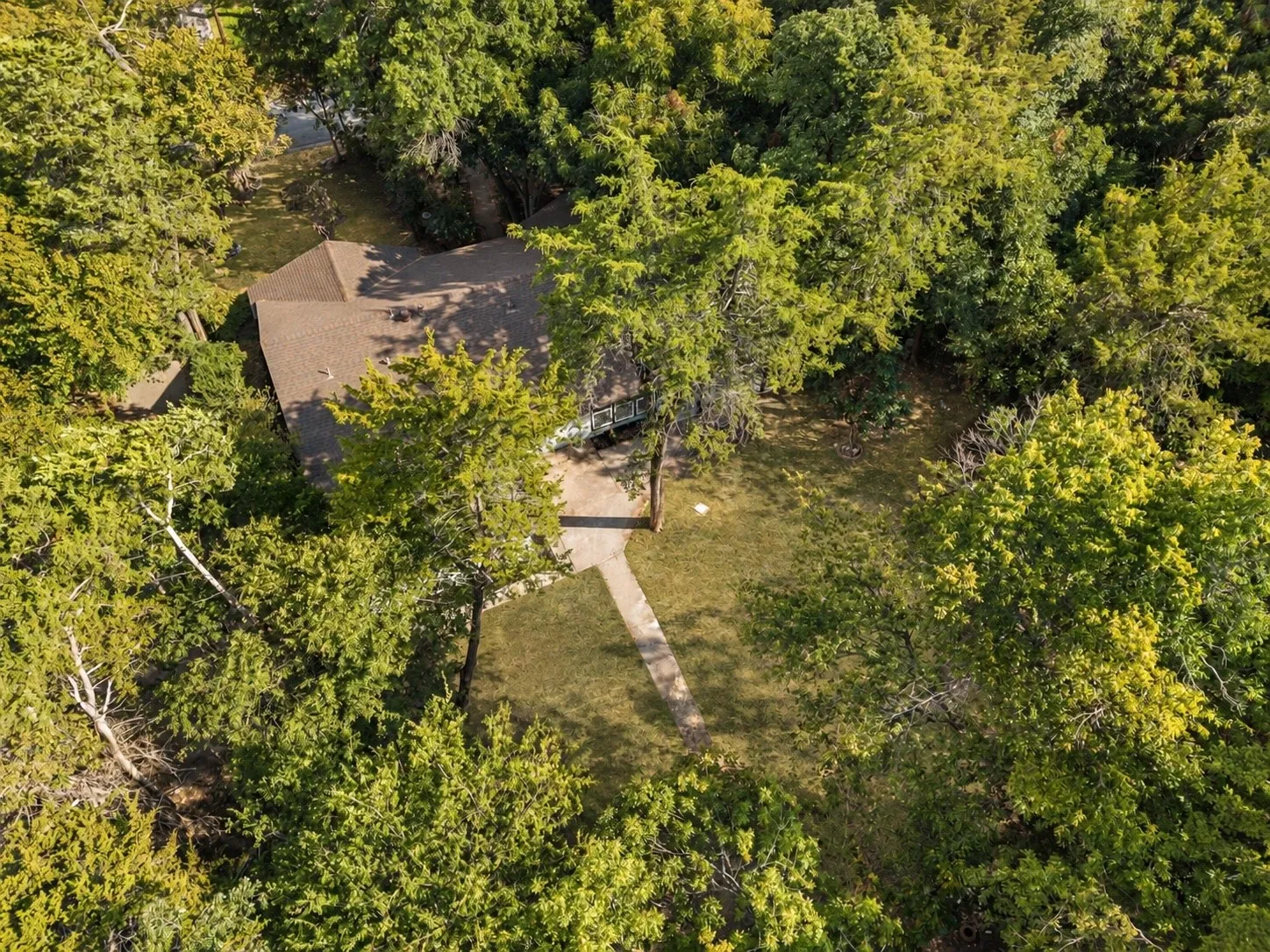 Single Family Residence For Sale in Dallas County , 1018 Randy Road, Cedar Hill, Texas 75104, 3 Bedroom, 2 Bathroom, 2 Garage spaces, 2,319 Sqft, built in 1970, mls#21376041, Real Estate Agent in Cedar Hill, Homes For Sale in Dallas county, Homes For Sale in Cedar Hill, Realtor in Cedar Hill Texas, Real Estate Brokerage Independent Realty Texas, Luminita Cordes Realtor