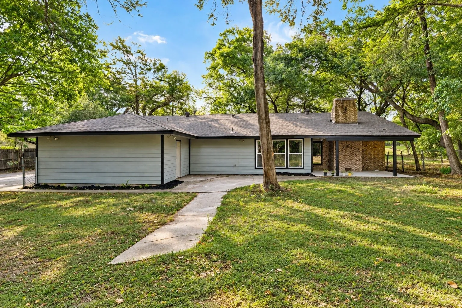 Single Family Residence For Sale in Dallas County , 1018 Randy Road, Cedar Hill, Texas 75104, 3 Bedroom, 2 Bathroom, 2 Garage spaces, 2,319 Sqft, built in 1970, mls#21376041, Real Estate Agent in Cedar Hill, Homes For Sale in Dallas county, Homes For Sale in Cedar Hill, Realtor in Cedar Hill Texas, Real Estate Brokerage Independent Realty Texas, Luminita Cordes Realtor