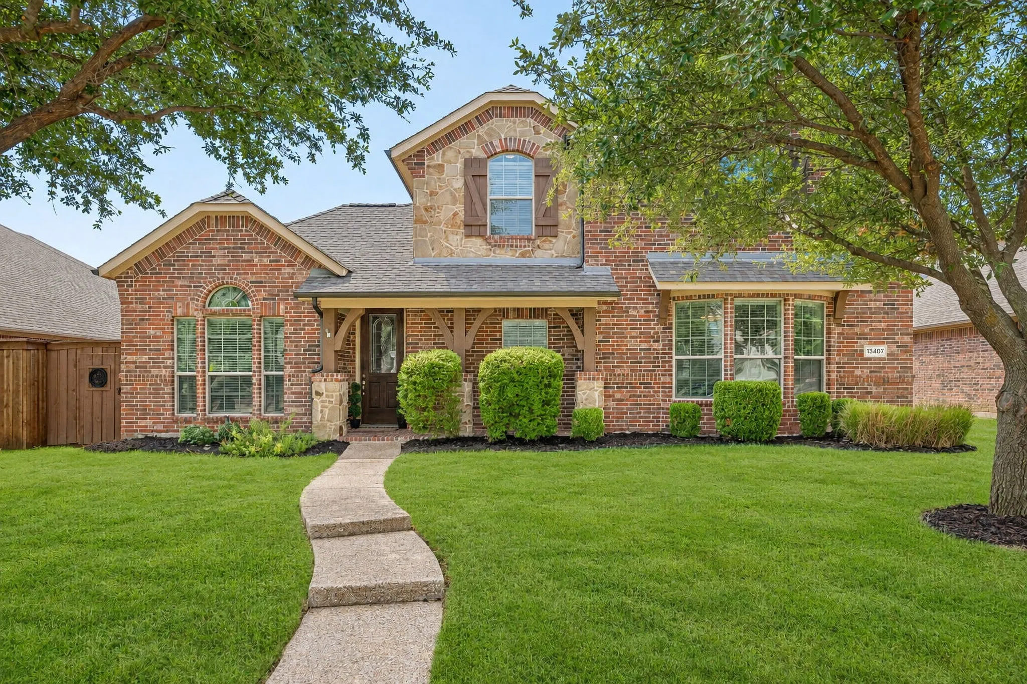 Single Family Residence For Sale in Collin County , 13407 Chittamwood Lane, Frisco, Texas 75035, 4 Bedroom, 4 Bathroom, 2 Garage spaces, 2,982 Sqft, built in 2010, mls#21382077, Real Estate Agent in Frisco, Homes For Sale in Collin county, Homes For Sale in Frisco, Realtor in Frisco Texas, Real Estate Brokerage Independent Realty Texas, Luminita Cordes Realtor