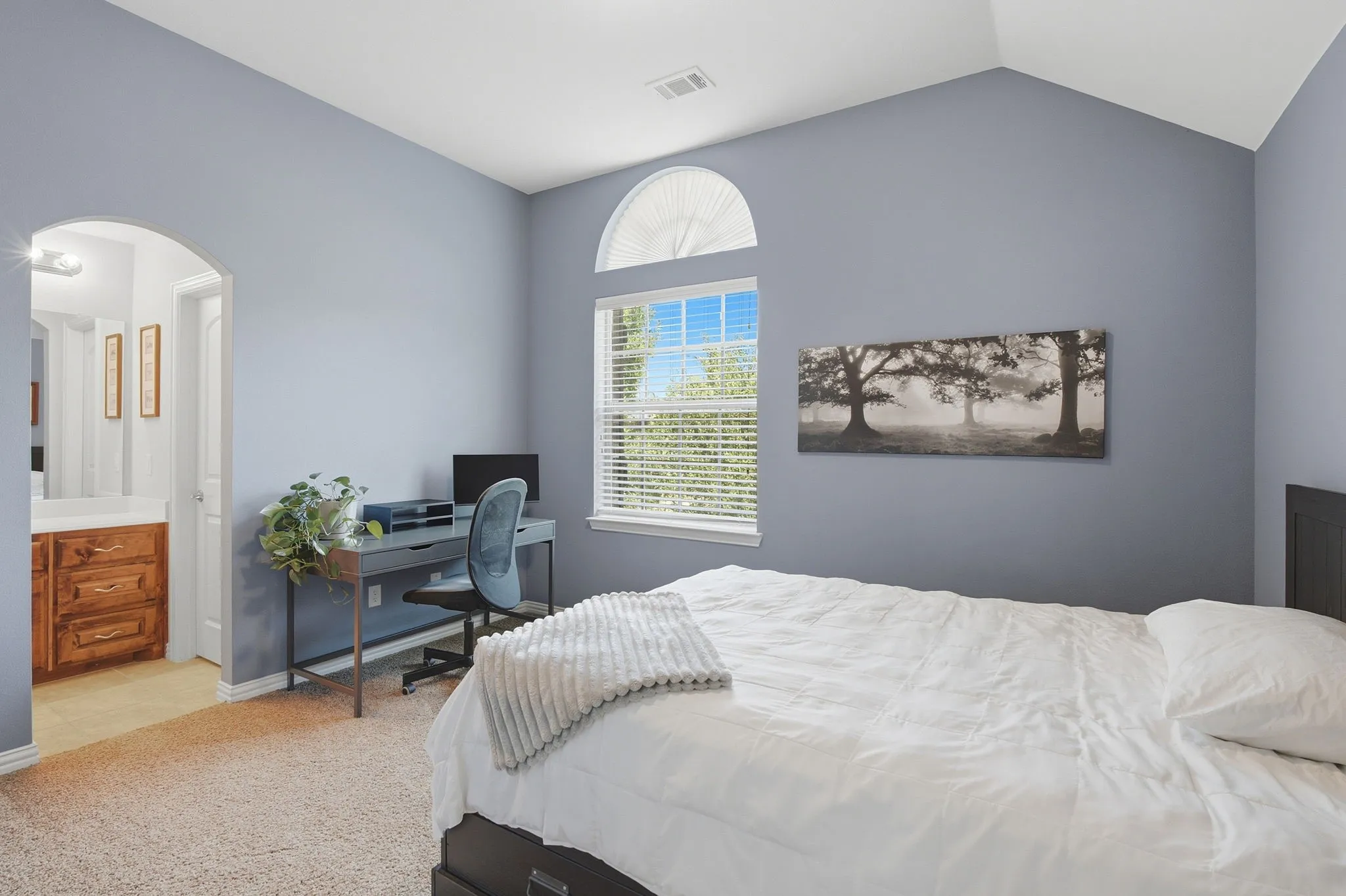 Single Family Residence For Sale in Collin County , 13407 Chittamwood Lane, Frisco, Texas 75035, 4 Bedroom, 4 Bathroom, 2 Garage spaces, 2,982 Sqft, built in 2010, mls#21382077, Real Estate Agent in Frisco, Homes For Sale in Collin county, Homes For Sale in Frisco, Realtor in Frisco Texas, Real Estate Brokerage Independent Realty Texas, Luminita Cordes Realtor