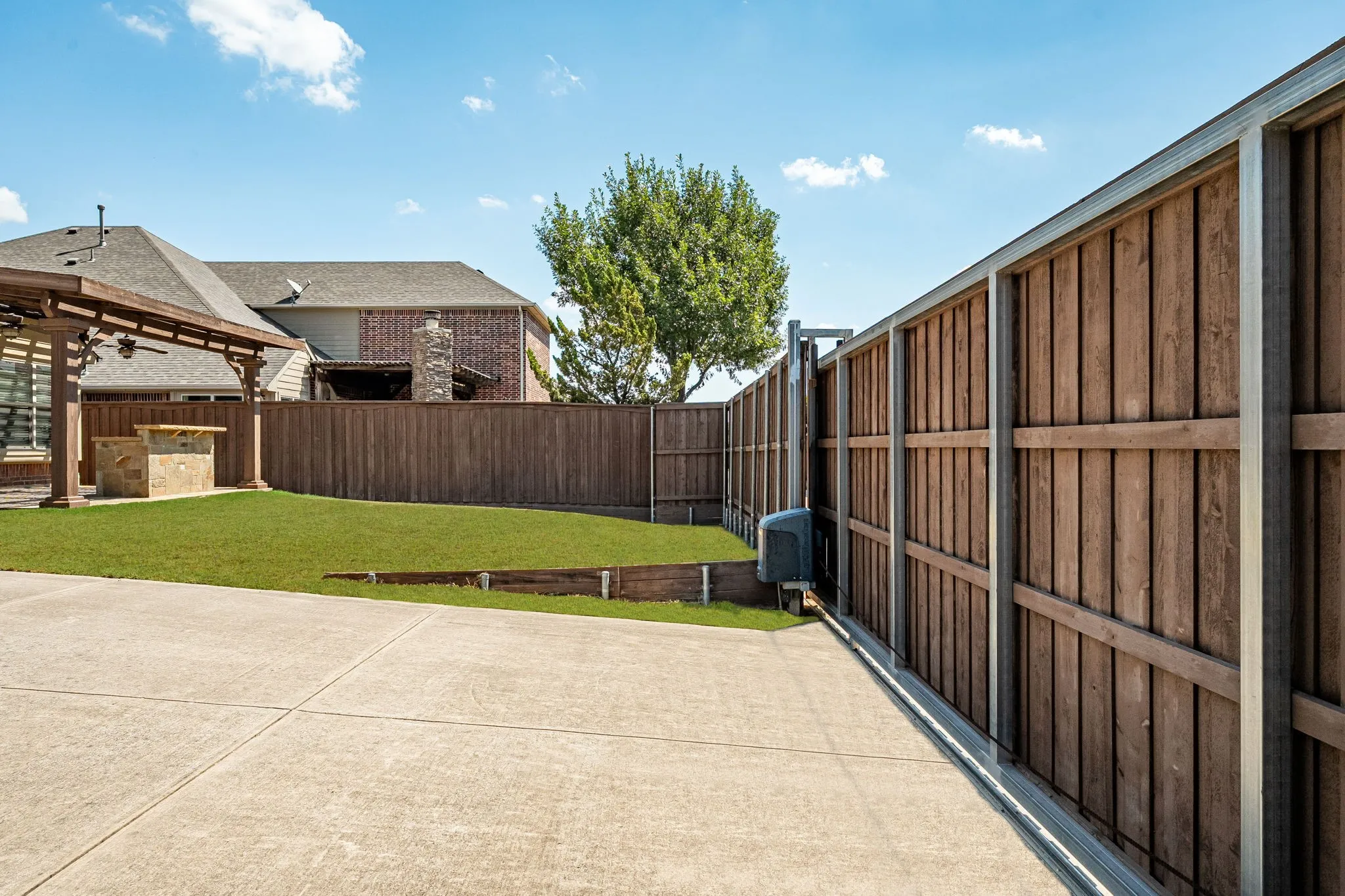 Single Family Residence For Sale in Collin County , 13407 Chittamwood Lane, Frisco, Texas 75035, 4 Bedroom, 4 Bathroom, 2 Garage spaces, 2,982 Sqft, built in 2010, mls#21382077, Real Estate Agent in Frisco, Homes For Sale in Collin county, Homes For Sale in Frisco, Realtor in Frisco Texas, Real Estate Brokerage Independent Realty Texas, Luminita Cordes Realtor
