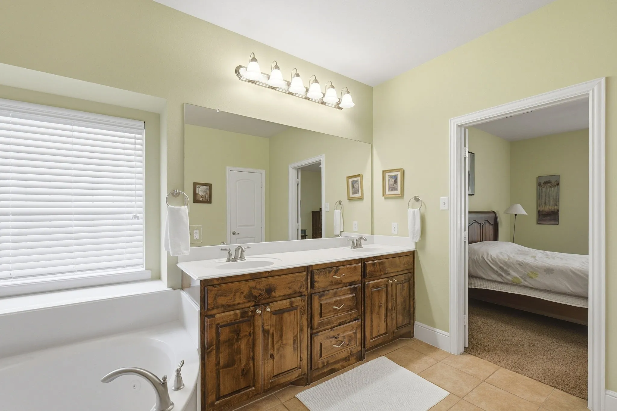 Single Family Residence For Sale in Collin County , 13407 Chittamwood Lane, Frisco, Texas 75035, 4 Bedroom, 4 Bathroom, 2 Garage spaces, 2,982 Sqft, built in 2010, mls#21382077, Real Estate Agent in Frisco, Homes For Sale in Collin county, Homes For Sale in Frisco, Realtor in Frisco Texas, Real Estate Brokerage Independent Realty Texas, Luminita Cordes Realtor