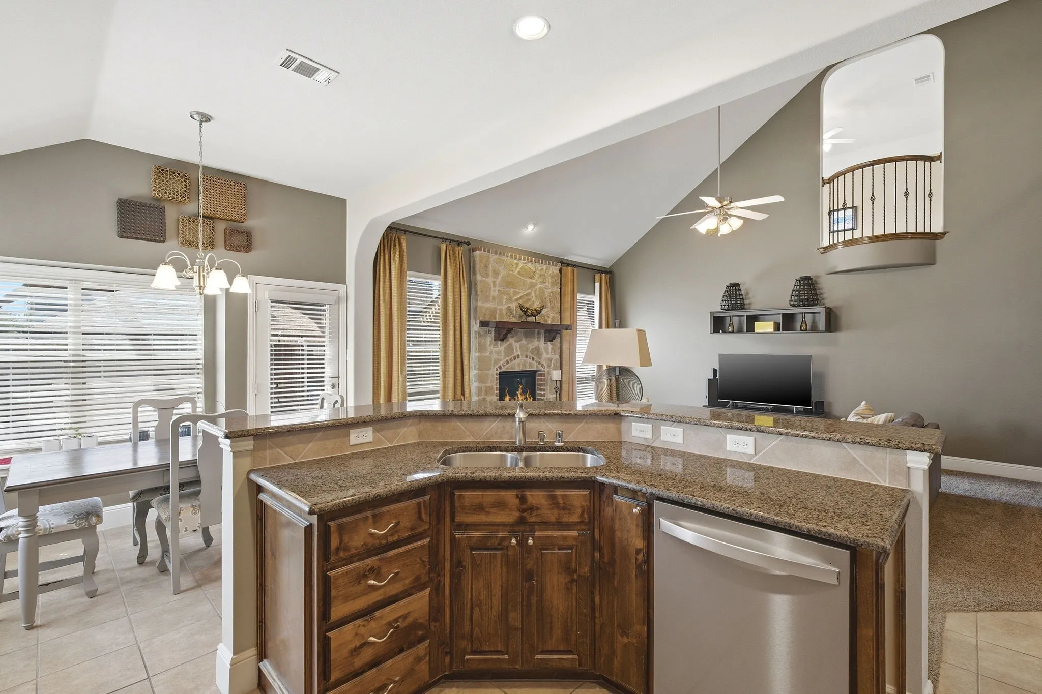 Single Family Residence For Sale in Collin County , 13407 Chittamwood Lane, Frisco, Texas 75035, 4 Bedroom, 4 Bathroom, 2 Garage spaces, 2,982 Sqft, built in 2010, mls#21382077, Real Estate Agent in Frisco, Homes For Sale in Collin county, Homes For Sale in Frisco, Realtor in Frisco Texas, Real Estate Brokerage Independent Realty Texas, Luminita Cordes Realtor