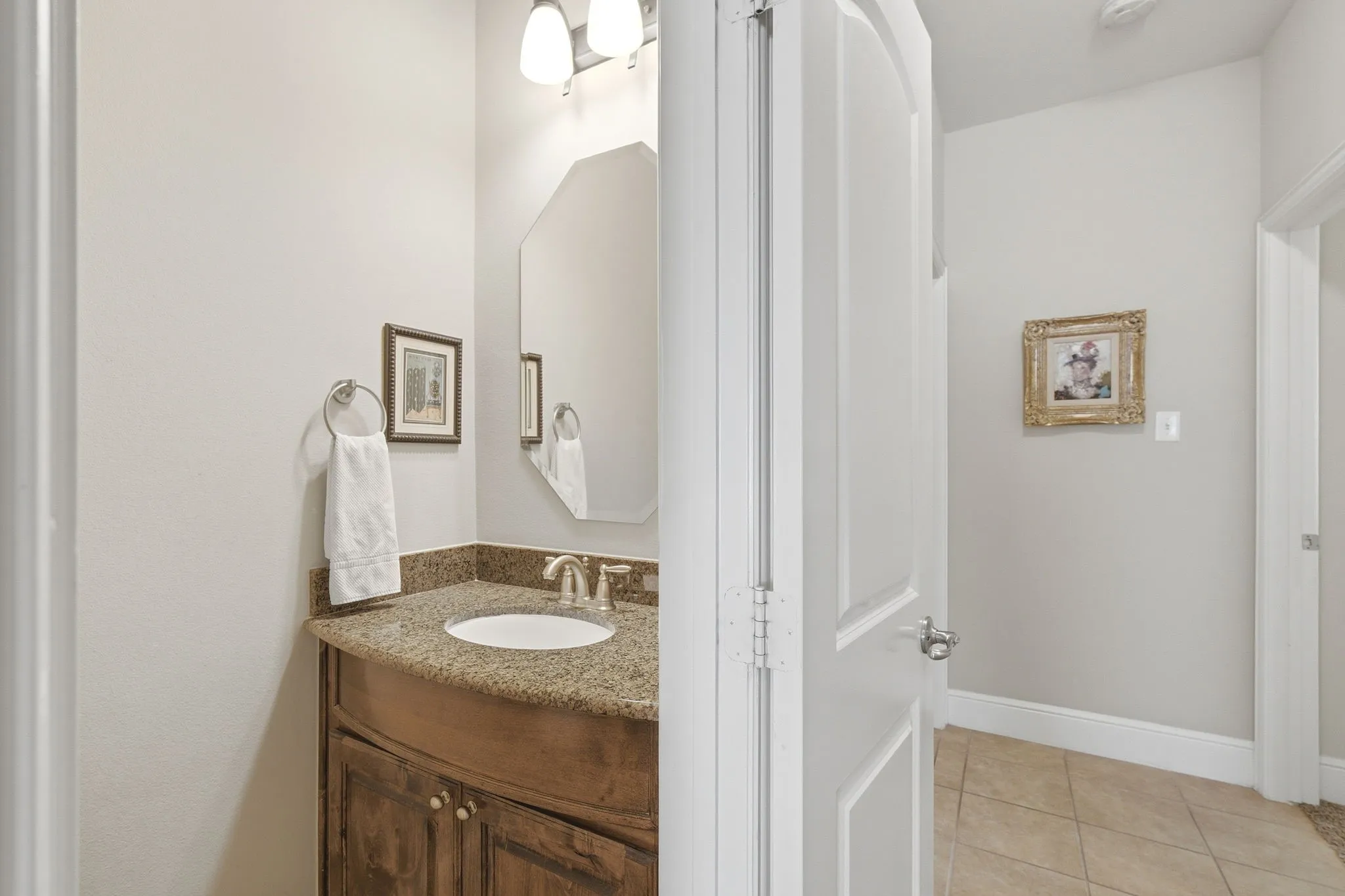Single Family Residence For Sale in Collin County , 13407 Chittamwood Lane, Frisco, Texas 75035, 4 Bedroom, 4 Bathroom, 2 Garage spaces, 2,982 Sqft, built in 2010, mls#21382077, Real Estate Agent in Frisco, Homes For Sale in Collin county, Homes For Sale in Frisco, Realtor in Frisco Texas, Real Estate Brokerage Independent Realty Texas, Luminita Cordes Realtor