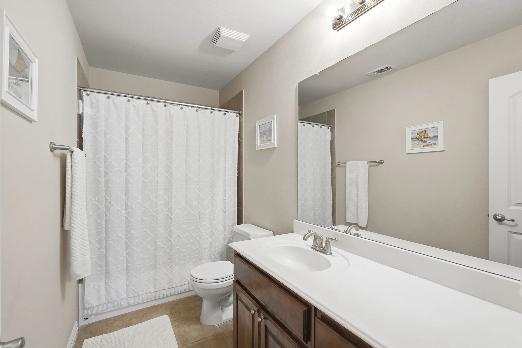 Single Family Residence For Sale in Collin County , 13407 Chittamwood Lane, Frisco, Texas 75035, 4 Bedroom, 4 Bathroom, 2 Garage spaces, 2,982 Sqft, built in 2010, mls#21382077, Real Estate Agent in Frisco, Homes For Sale in Collin county, Homes For Sale in Frisco, Realtor in Frisco Texas, Real Estate Brokerage Independent Realty Texas, Luminita Cordes Realtor