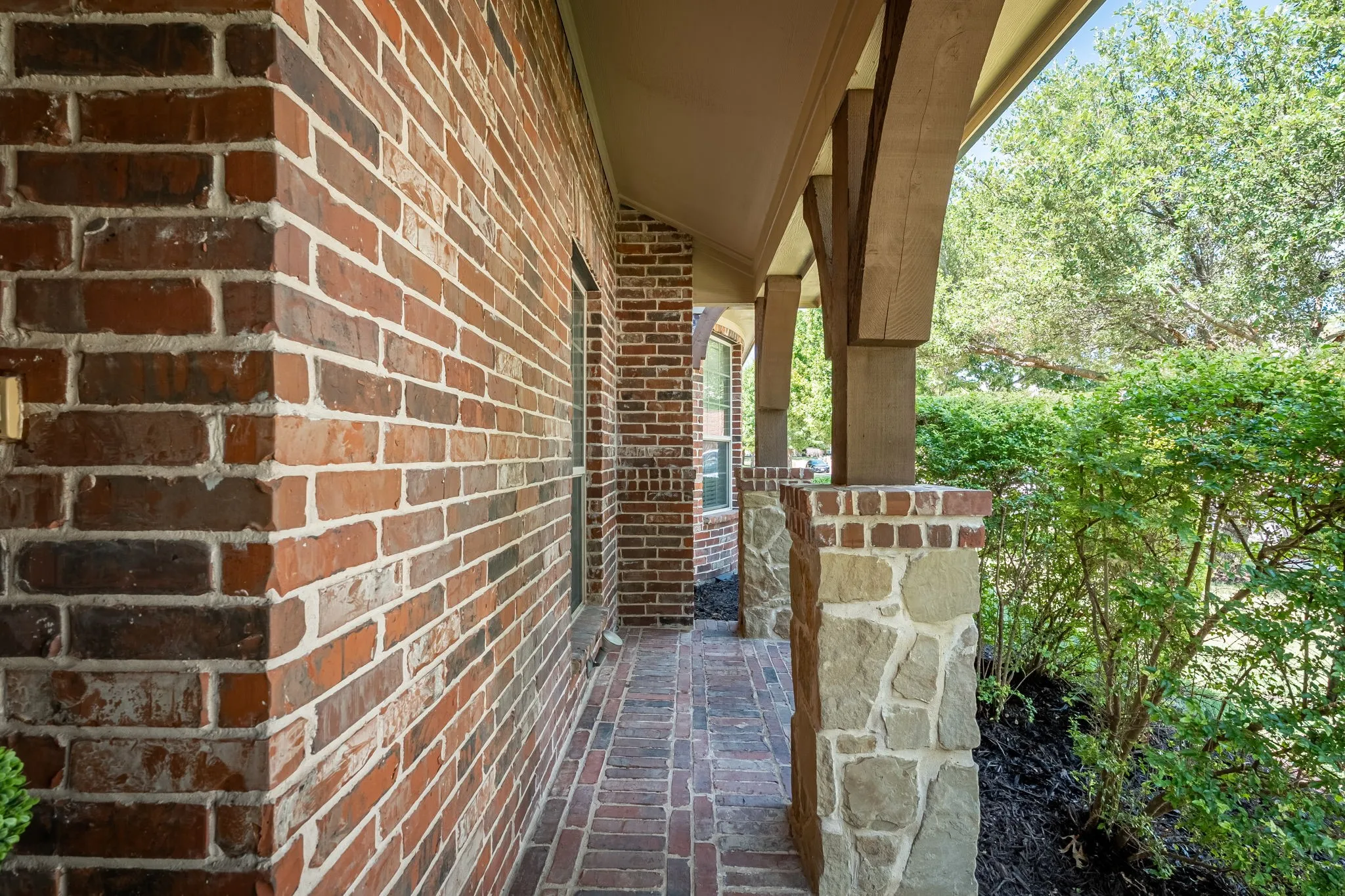 Single Family Residence For Sale in Collin County , 13407 Chittamwood Lane, Frisco, Texas 75035, 4 Bedroom, 4 Bathroom, 2 Garage spaces, 2,982 Sqft, built in 2010, mls#21382077, Real Estate Agent in Frisco, Homes For Sale in Collin county, Homes For Sale in Frisco, Realtor in Frisco Texas, Real Estate Brokerage Independent Realty Texas, Luminita Cordes Realtor