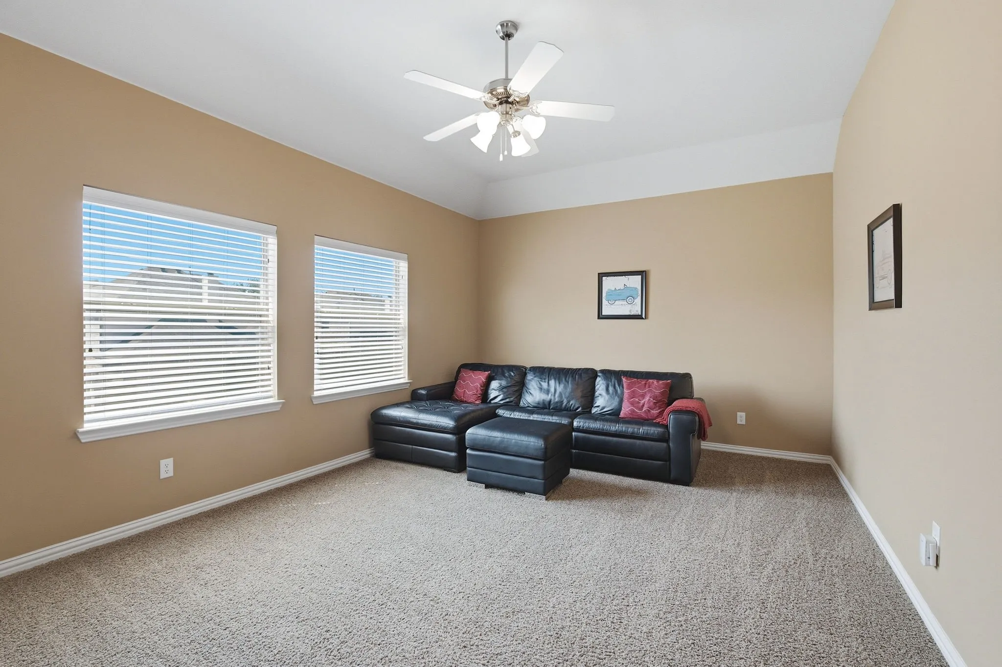 Single Family Residence For Sale in Collin County , 13407 Chittamwood Lane, Frisco, Texas 75035, 4 Bedroom, 4 Bathroom, 2 Garage spaces, 2,982 Sqft, built in 2010, mls#21382077, Real Estate Agent in Frisco, Homes For Sale in Collin county, Homes For Sale in Frisco, Realtor in Frisco Texas, Real Estate Brokerage Independent Realty Texas, Luminita Cordes Realtor