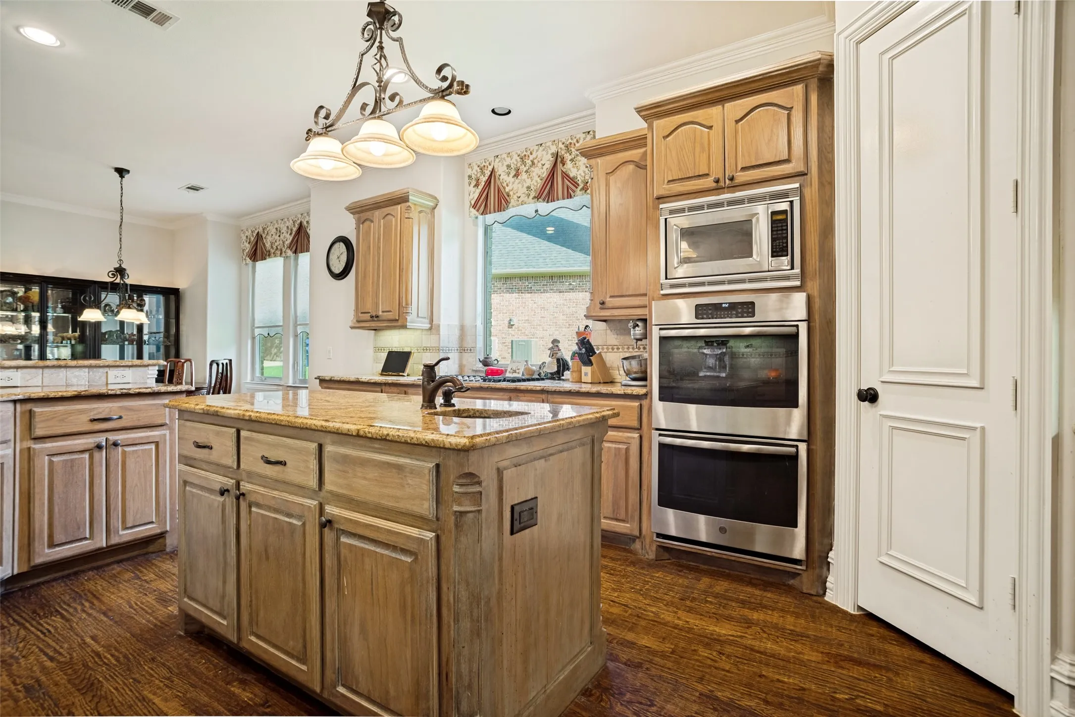 Single Family Residence For Sale in Collin County , 1006 Navarro Drive, Allen, Texas 75013, 5 Bedroom, 6 Bathroom, 3 Garage spaces, 4,365 Sqft, built in 2006, mls#21356894, Real Estate Agent in Allen, Homes For Sale in Collin county, Homes For Sale in Allen, Realtor in Allen Texas, Real Estate Brokerage Independent Realty Texas, Luminita Cordes Realtor