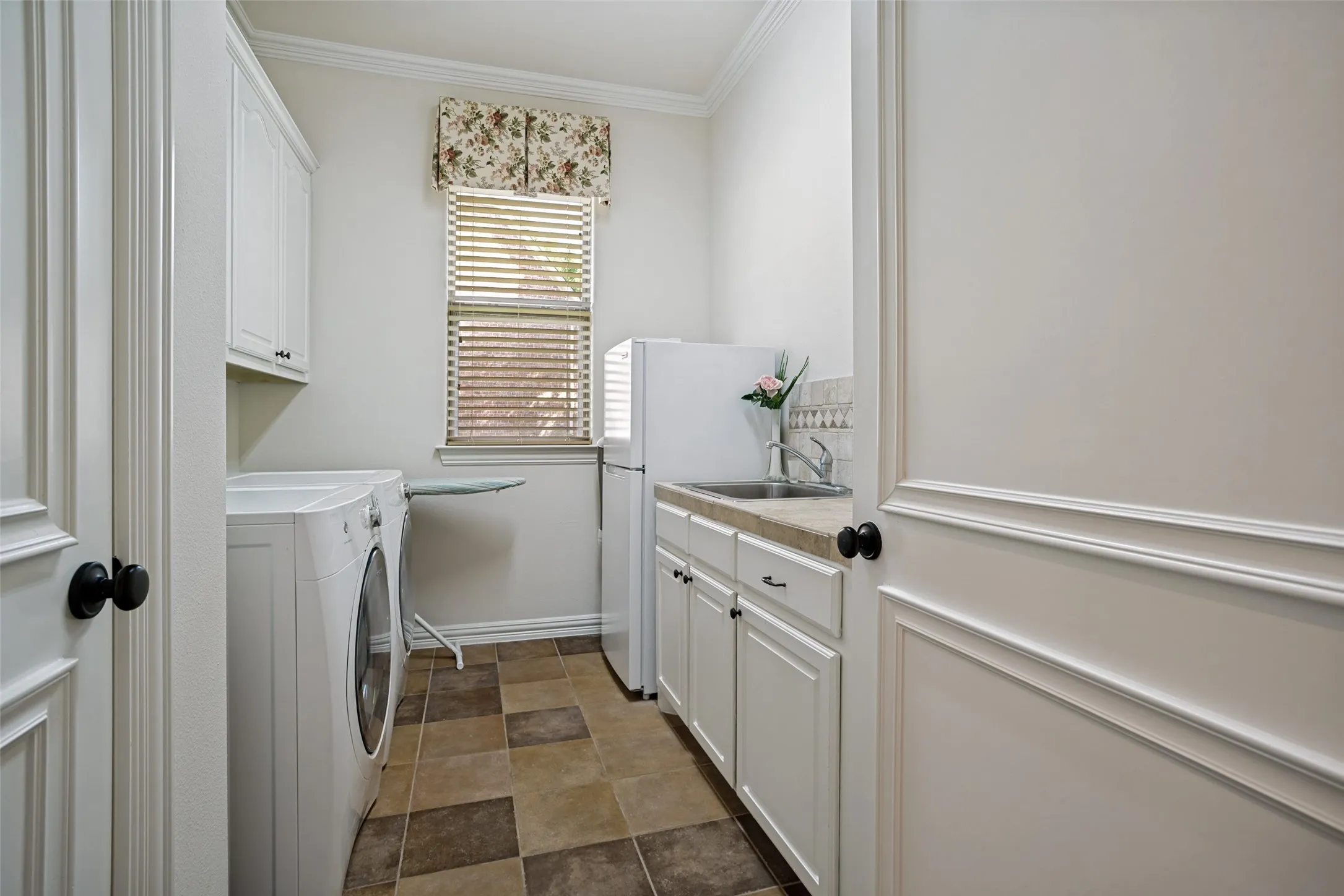 Single Family Residence For Sale in Collin County , 1006 Navarro Drive, Allen, Texas 75013, 5 Bedroom, 6 Bathroom, 3 Garage spaces, 4,365 Sqft, built in 2006, mls#21356894, Real Estate Agent in Allen, Homes For Sale in Collin county, Homes For Sale in Allen, Realtor in Allen Texas, Real Estate Brokerage Independent Realty Texas, Luminita Cordes Realtor