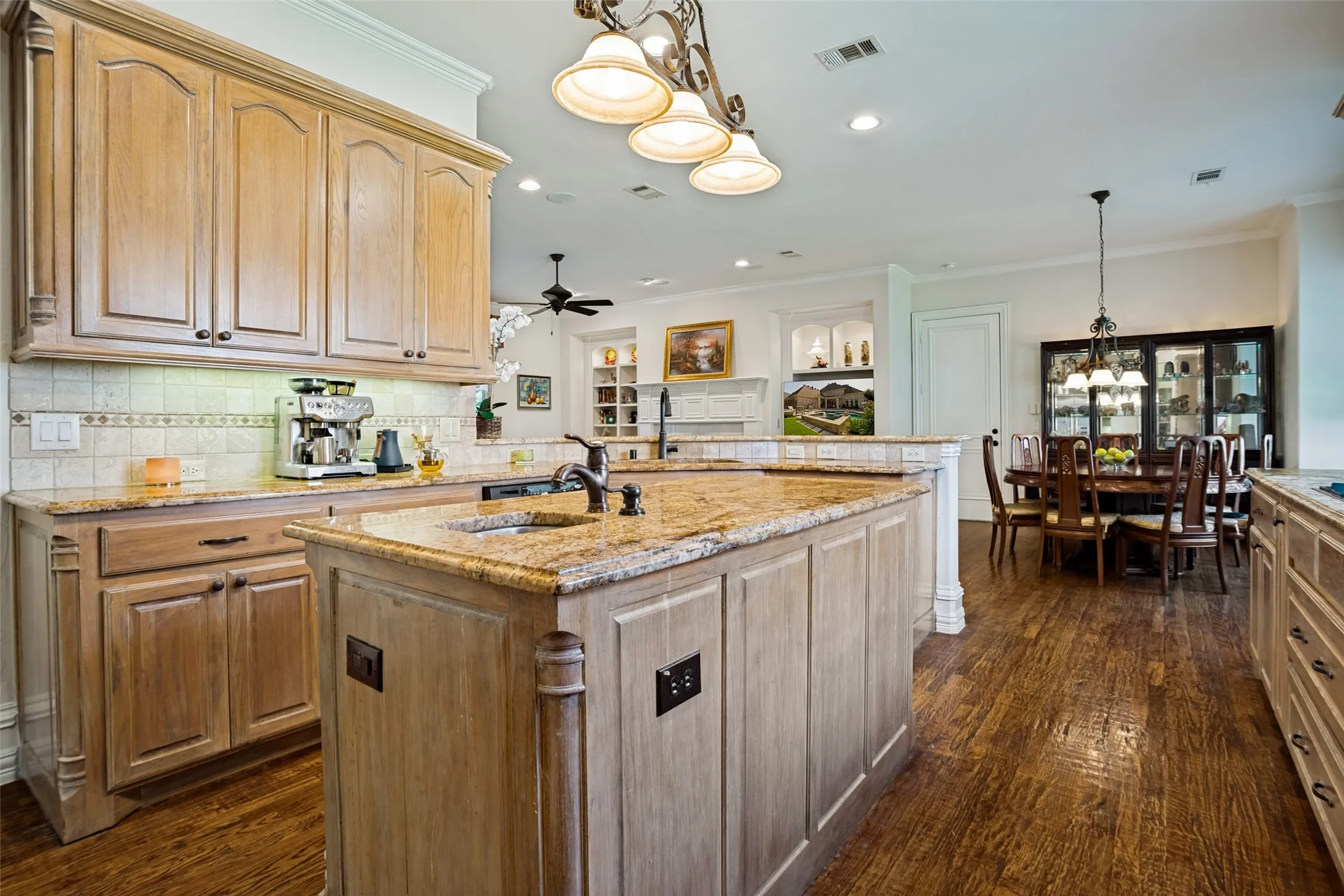 Single Family Residence For Sale in Collin County , 1006 Navarro Drive, Allen, Texas 75013, 5 Bedroom, 6 Bathroom, 3 Garage spaces, 4,365 Sqft, built in 2006, mls#21356894, Real Estate Agent in Allen, Homes For Sale in Collin county, Homes For Sale in Allen, Realtor in Allen Texas, Real Estate Brokerage Independent Realty Texas, Luminita Cordes Realtor