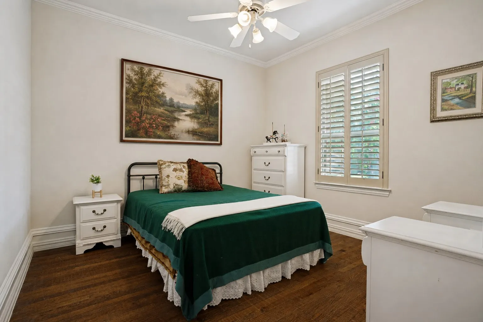 1st floor secondary bedroom