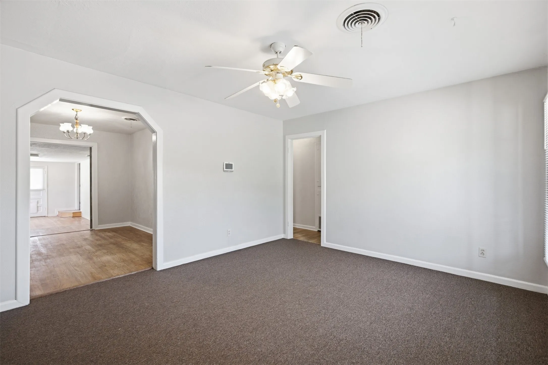 Single Family Residence For Rent in Parker County , 809 S Brazos Street, Weatherford, Texas 76086, 3 Bedroom, 2 Bathroom, Garage spaces, 1,902 Sqft, built in 0, mls#21382089, Real Estate Agent in Weatherford, Homes For Rent in Parker county, Homes For Rent in Weatherford, Realtor in Weatherford Texas, Real Estate Brokerage Independent Realty Texas, Luminita Cordes Realtor