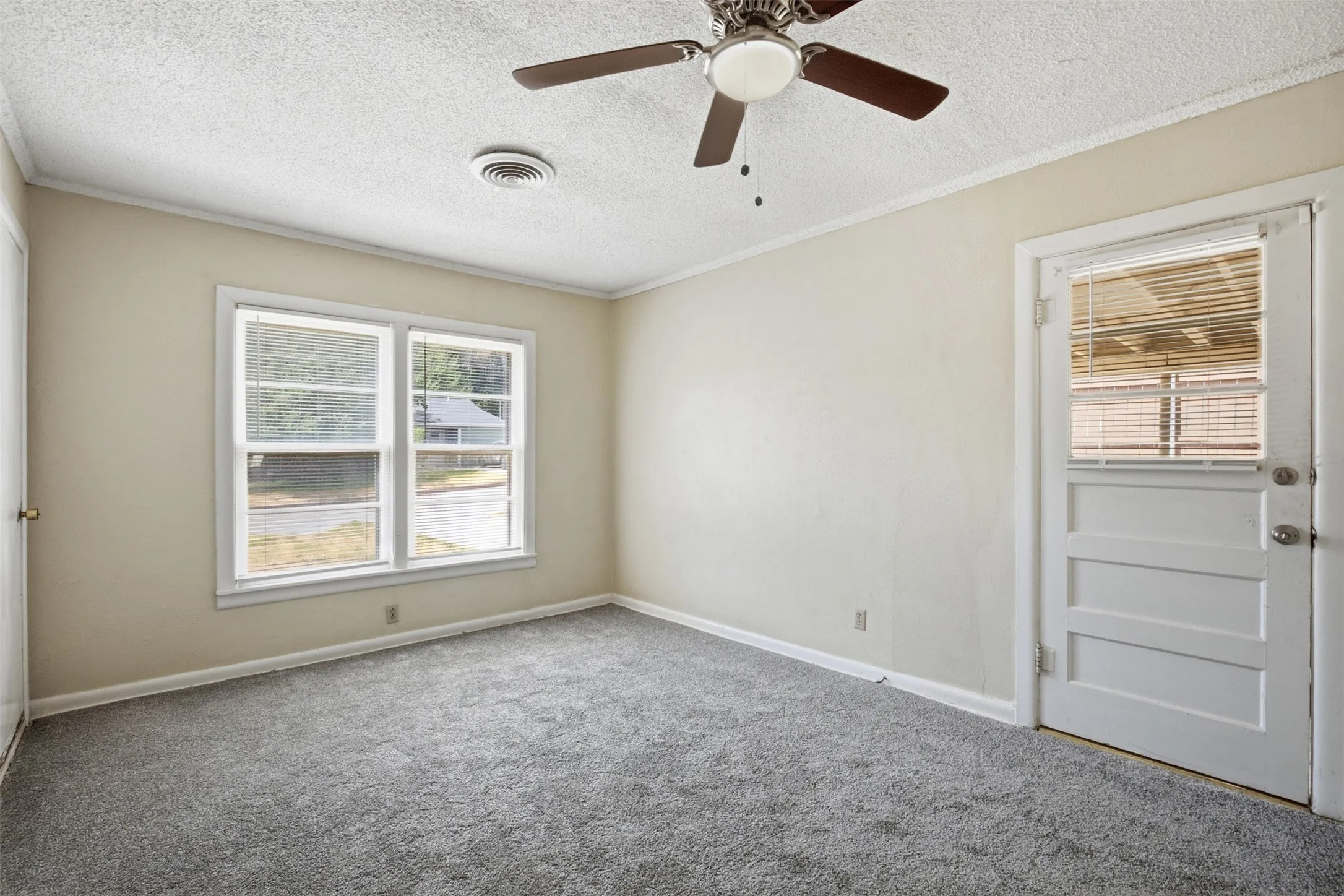 Single Family Residence For Rent in Parker County , 809 S Brazos Street, Weatherford, Texas 76086, 3 Bedroom, 2 Bathroom, Garage spaces, 1,902 Sqft, built in 0, mls#21382089, Real Estate Agent in Weatherford, Homes For Rent in Parker county, Homes For Rent in Weatherford, Realtor in Weatherford Texas, Real Estate Brokerage Independent Realty Texas, Luminita Cordes Realtor
