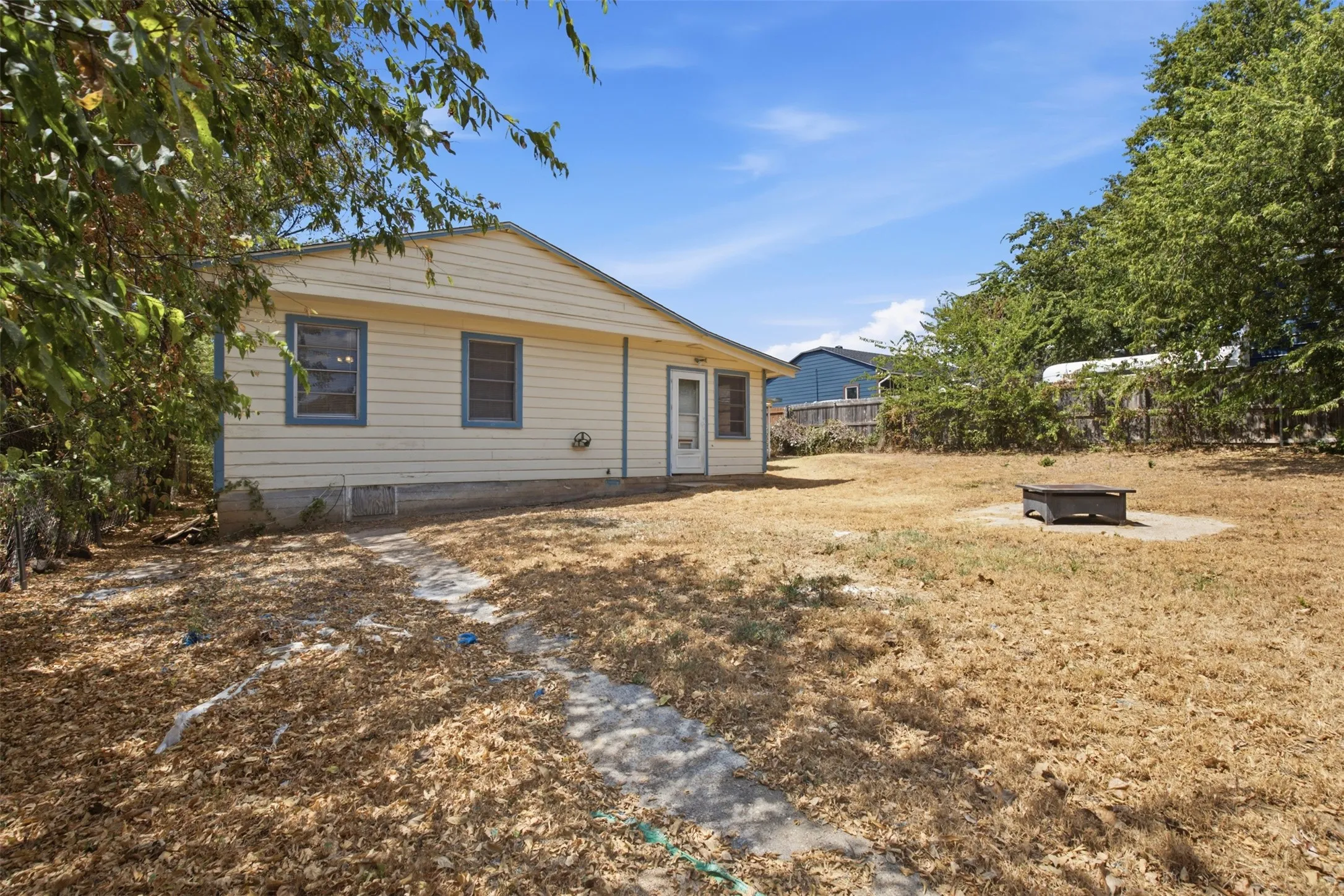 Single Family Residence For Rent in Parker County , 809 S Brazos Street, Weatherford, Texas 76086, 3 Bedroom, 2 Bathroom, Garage spaces, 1,902 Sqft, built in 0, mls#21382089, Real Estate Agent in Weatherford, Homes For Rent in Parker county, Homes For Rent in Weatherford, Realtor in Weatherford Texas, Real Estate Brokerage Independent Realty Texas, Luminita Cordes Realtor