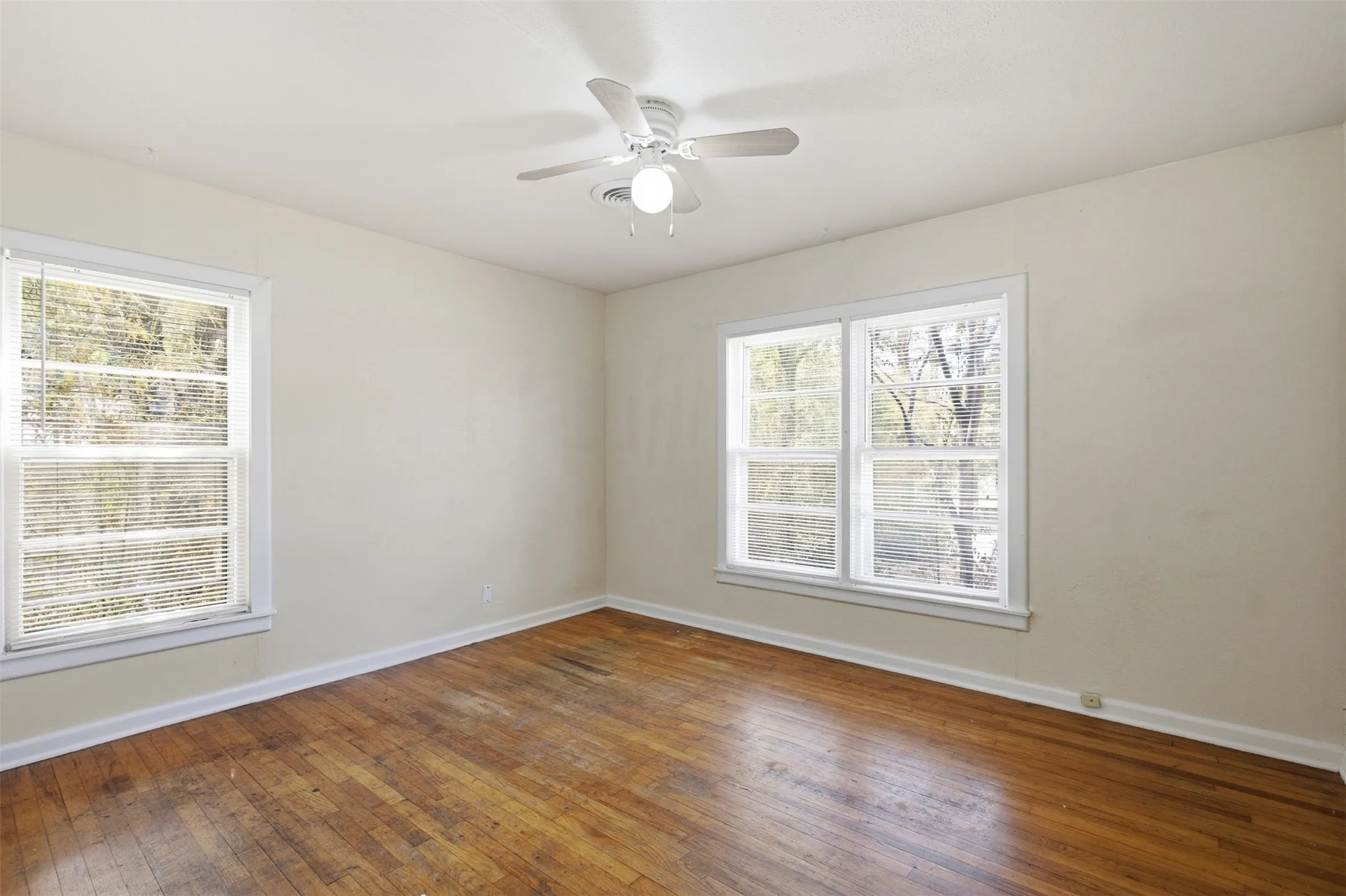 Single Family Residence For Rent in Parker County , 809 S Brazos Street, Weatherford, Texas 76086, 3 Bedroom, 2 Bathroom, Garage spaces, 1,902 Sqft, built in 0, mls#21382089, Real Estate Agent in Weatherford, Homes For Rent in Parker county, Homes For Rent in Weatherford, Realtor in Weatherford Texas, Real Estate Brokerage Independent Realty Texas, Luminita Cordes Realtor