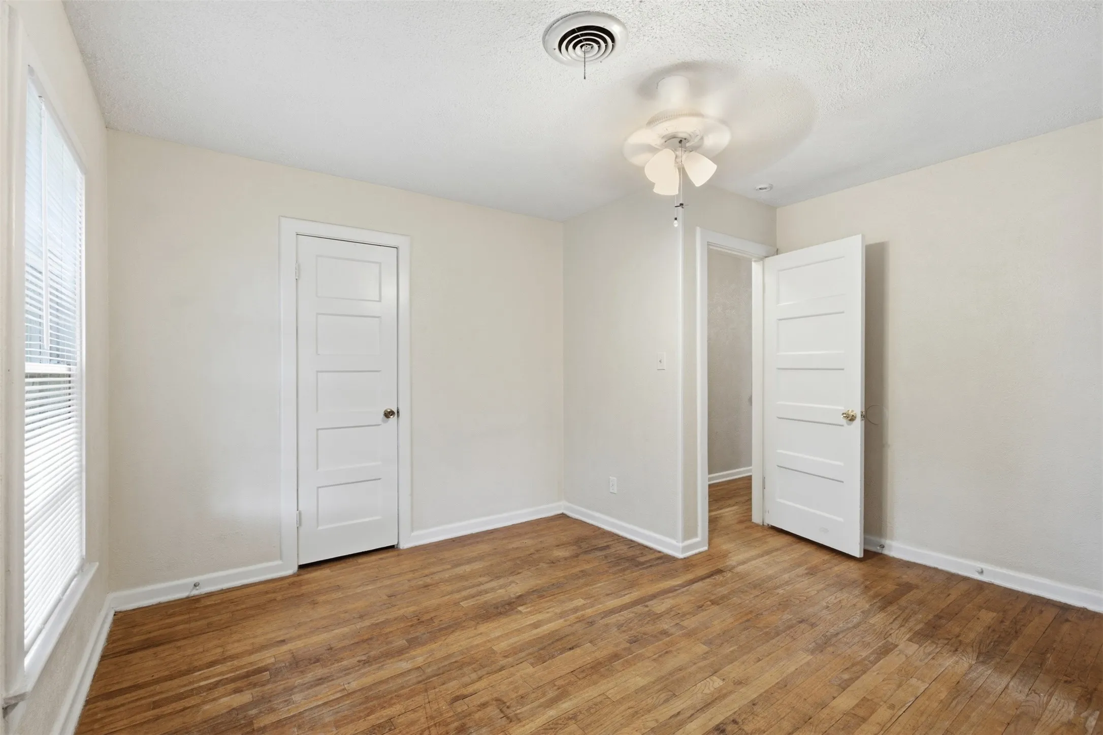 Single Family Residence For Rent in Parker County , 809 S Brazos Street, Weatherford, Texas 76086, 3 Bedroom, 2 Bathroom, Garage spaces, 1,902 Sqft, built in 0, mls#21382089, Real Estate Agent in Weatherford, Homes For Rent in Parker county, Homes For Rent in Weatherford, Realtor in Weatherford Texas, Real Estate Brokerage Independent Realty Texas, Luminita Cordes Realtor