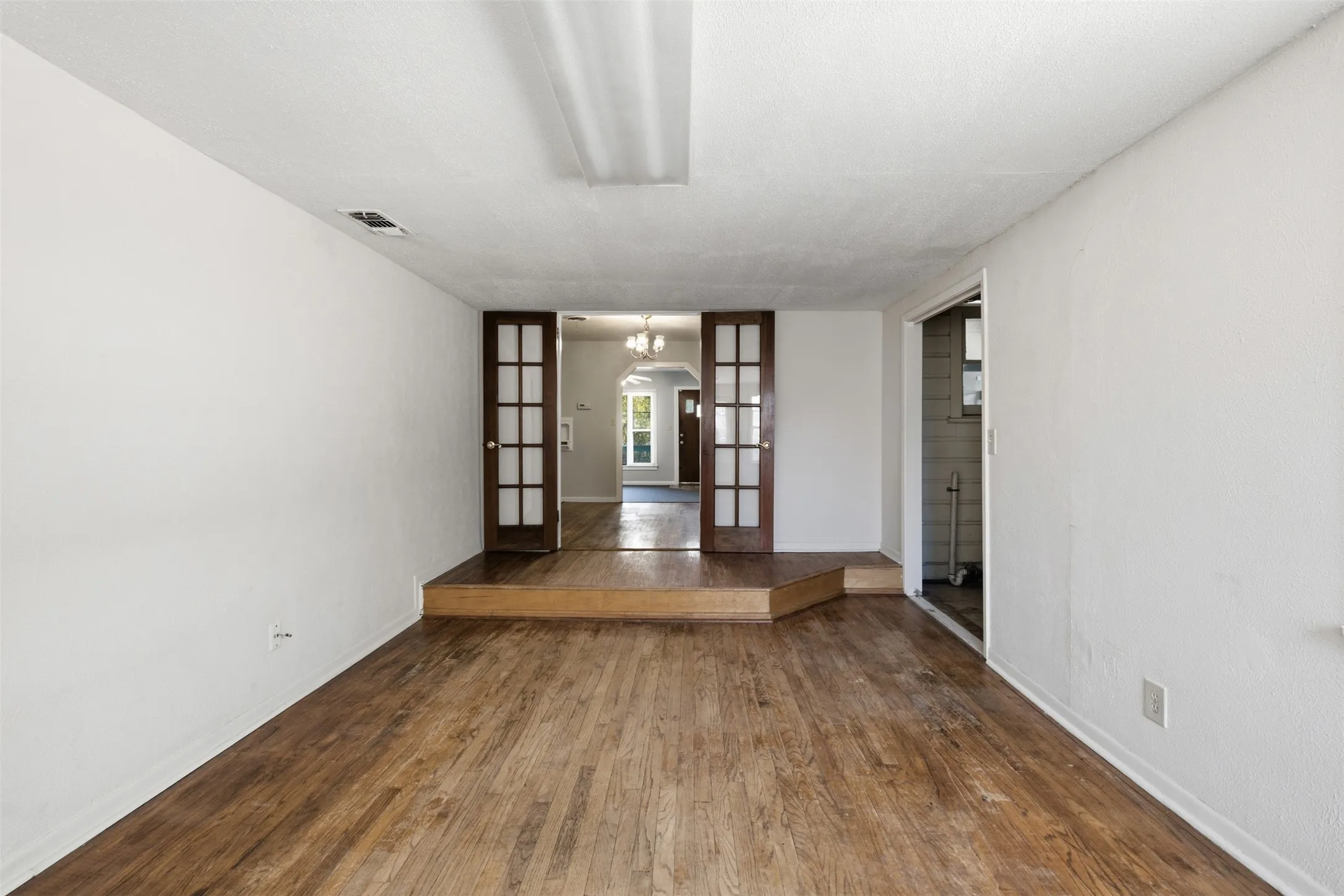 Single Family Residence For Rent in Parker County , 809 S Brazos Street, Weatherford, Texas 76086, 3 Bedroom, 2 Bathroom, Garage spaces, 1,902 Sqft, built in 0, mls#21382089, Real Estate Agent in Weatherford, Homes For Rent in Parker county, Homes For Rent in Weatherford, Realtor in Weatherford Texas, Real Estate Brokerage Independent Realty Texas, Luminita Cordes Realtor