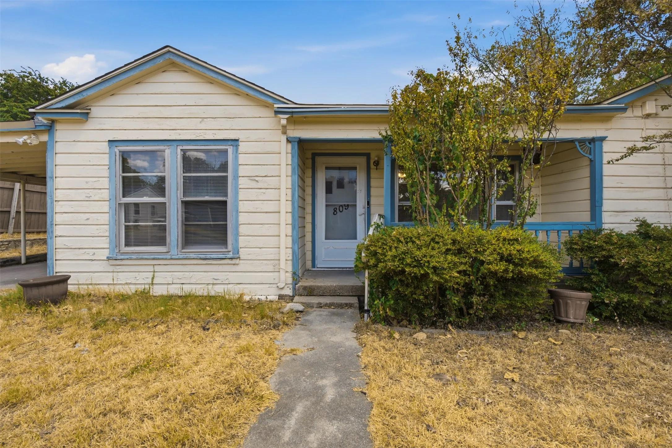 Single Family Residence For Rent in Parker County , 809 S Brazos Street, Weatherford, Texas 76086, 3 Bedroom, 2 Bathroom, Garage spaces, 1,902 Sqft, built in 0, mls#21382089, Real Estate Agent in Weatherford, Homes For Rent in Parker county, Homes For Rent in Weatherford, Realtor in Weatherford Texas, Real Estate Brokerage Independent Realty Texas, Luminita Cordes Realtor