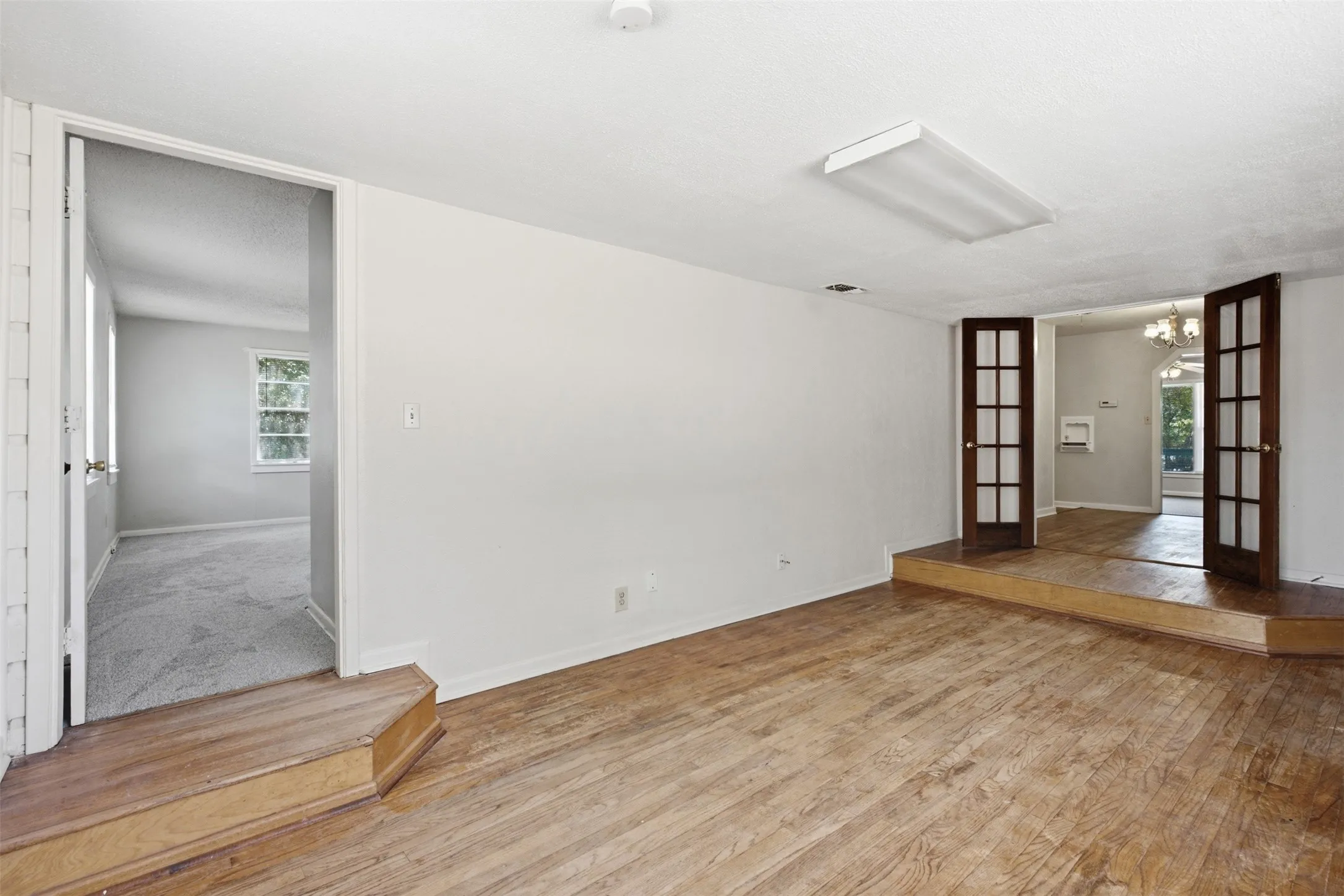 Single Family Residence For Rent in Parker County , 809 S Brazos Street, Weatherford, Texas 76086, 3 Bedroom, 2 Bathroom, Garage spaces, 1,902 Sqft, built in 0, mls#21382089, Real Estate Agent in Weatherford, Homes For Rent in Parker county, Homes For Rent in Weatherford, Realtor in Weatherford Texas, Real Estate Brokerage Independent Realty Texas, Luminita Cordes Realtor