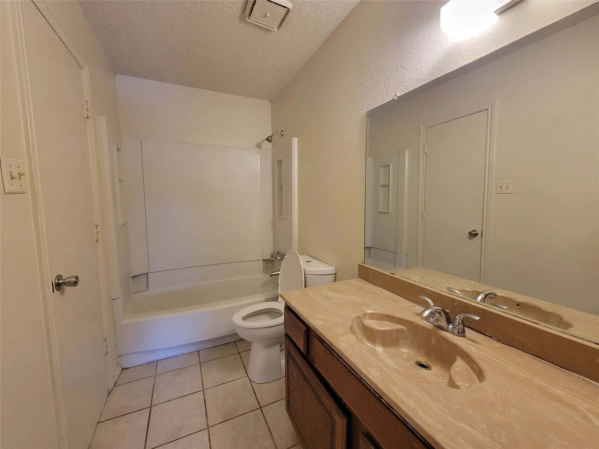 Apartment For Rent in Dallas County , 1324 Bluffview Drive B, Seagoville, Texas 75159, 3 Bedroom, 2 Bathroom, Garage spaces, 1,074 Sqft, built in 1985, mls#21382094, Real Estate Agent in Seagoville, Homes For Rent in Dallas county, Homes For Rent in Seagoville, Realtor in Seagoville Texas, Real Estate Brokerage Independent Realty Texas, Luminita Cordes Realtor