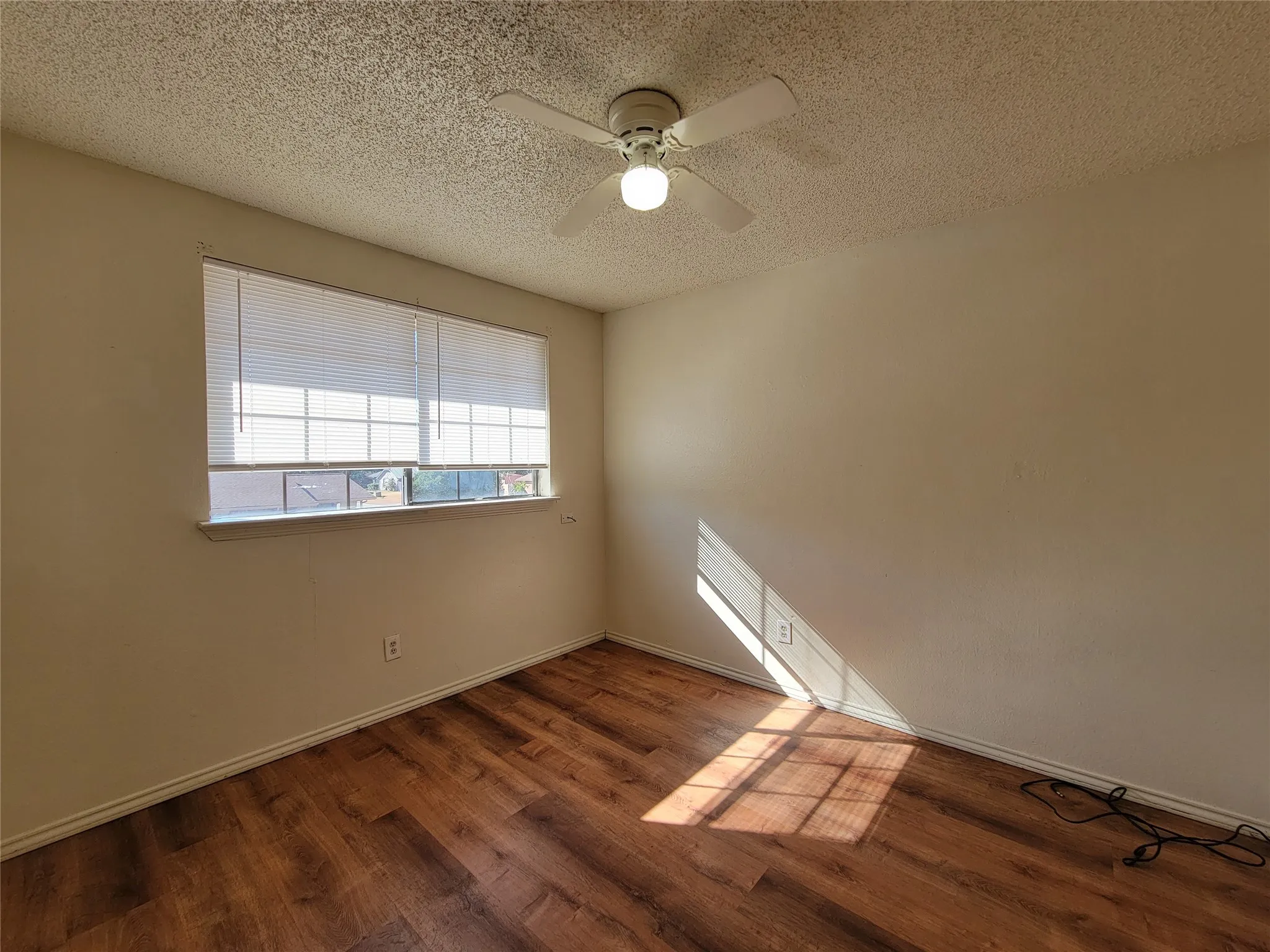 Apartment For Rent in Dallas County , 1324 Bluffview Drive B, Seagoville, Texas 75159, 3 Bedroom, 2 Bathroom, Garage spaces, 1,074 Sqft, built in 1985, mls#21382094, Real Estate Agent in Seagoville, Homes For Rent in Dallas county, Homes For Rent in Seagoville, Realtor in Seagoville Texas, Real Estate Brokerage Independent Realty Texas, Luminita Cordes Realtor