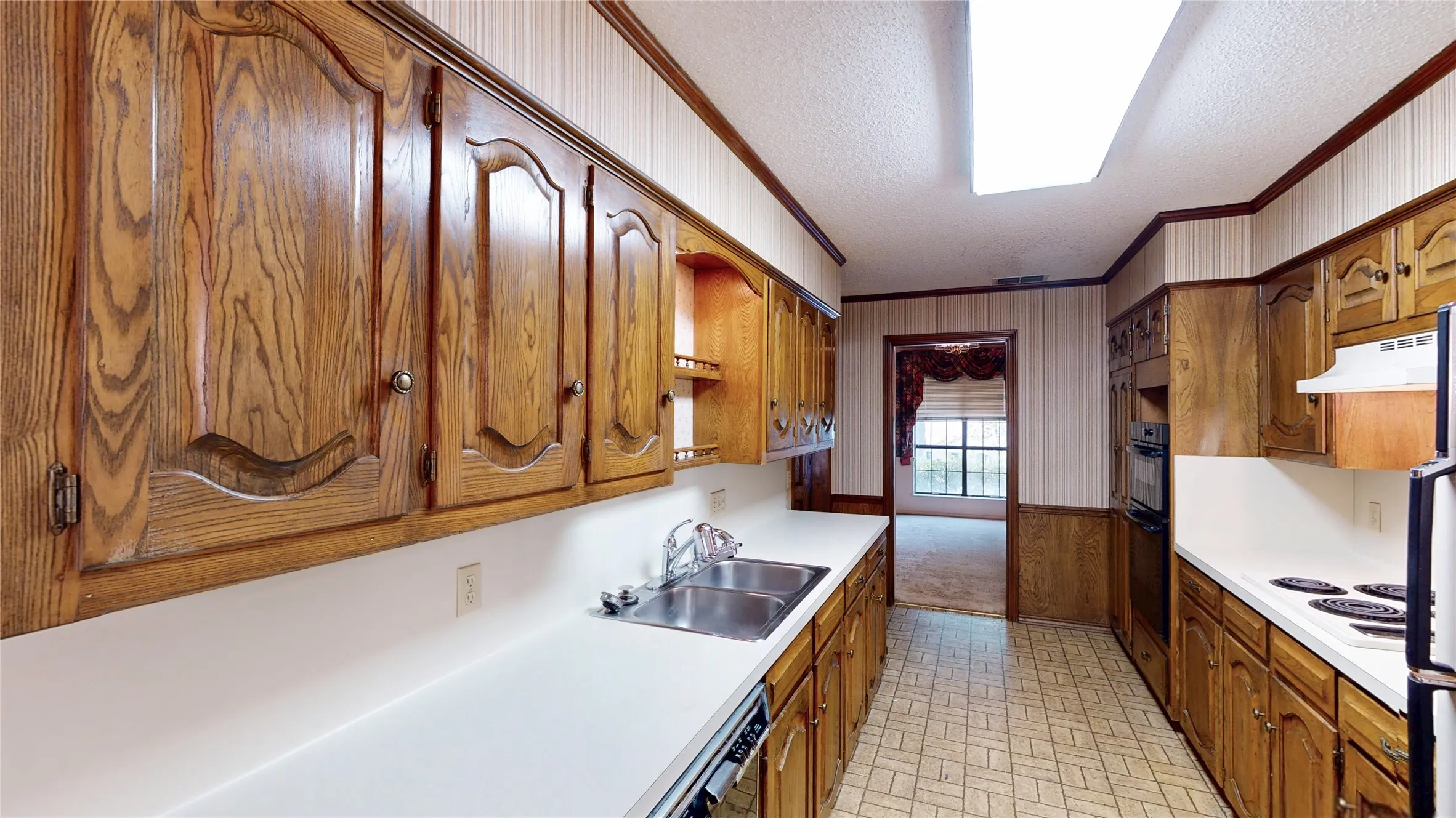 Single Family Residence For Sale in Smith County , 4915 Pine Knoll Street, Tyler, Texas 75703, 3 Bedroom, 3 Bathroom, 2 Garage spaces, 2,162 Sqft, built in 1982, mls#21380704, Real Estate Agent in Tyler, Homes For Sale in Smith county, Homes For Sale in Tyler, Realtor in Tyler Texas, Real Estate Brokerage Independent Realty Texas, Luminita Cordes Realtor