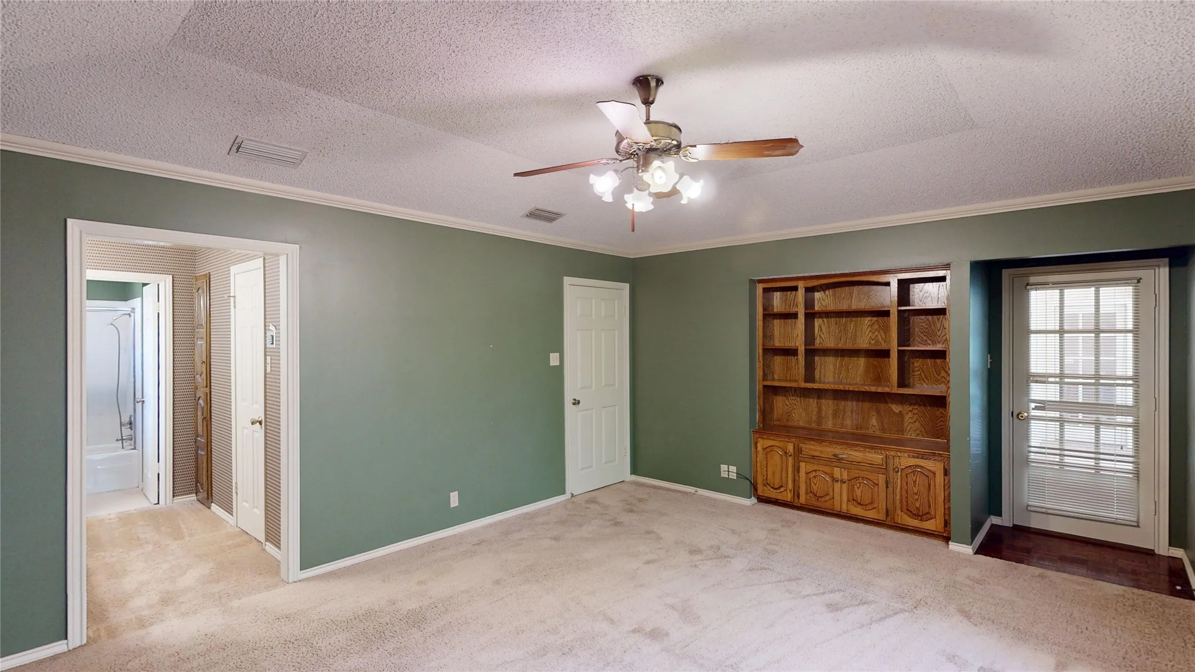Single Family Residence For Sale in Smith County , 4915 Pine Knoll Street, Tyler, Texas 75703, 3 Bedroom, 3 Bathroom, 2 Garage spaces, 2,162 Sqft, built in 1982, mls#21380704, Real Estate Agent in Tyler, Homes For Sale in Smith county, Homes For Sale in Tyler, Realtor in Tyler Texas, Real Estate Brokerage Independent Realty Texas, Luminita Cordes Realtor