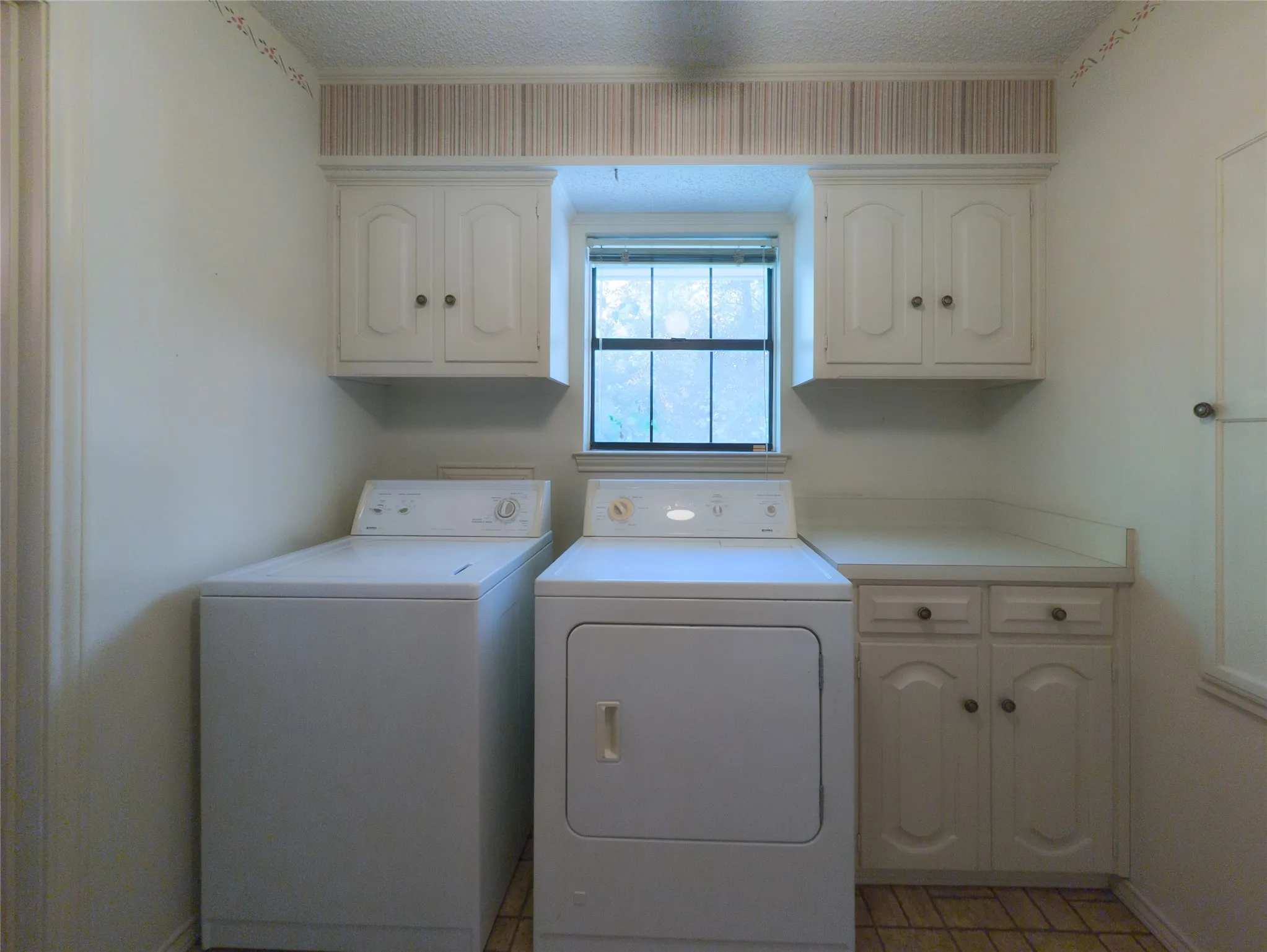 Single Family Residence For Sale in Smith County , 4915 Pine Knoll Street, Tyler, Texas 75703, 3 Bedroom, 3 Bathroom, 2 Garage spaces, 2,162 Sqft, built in 1982, mls#21380704, Real Estate Agent in Tyler, Homes For Sale in Smith county, Homes For Sale in Tyler, Realtor in Tyler Texas, Real Estate Brokerage Independent Realty Texas, Luminita Cordes Realtor