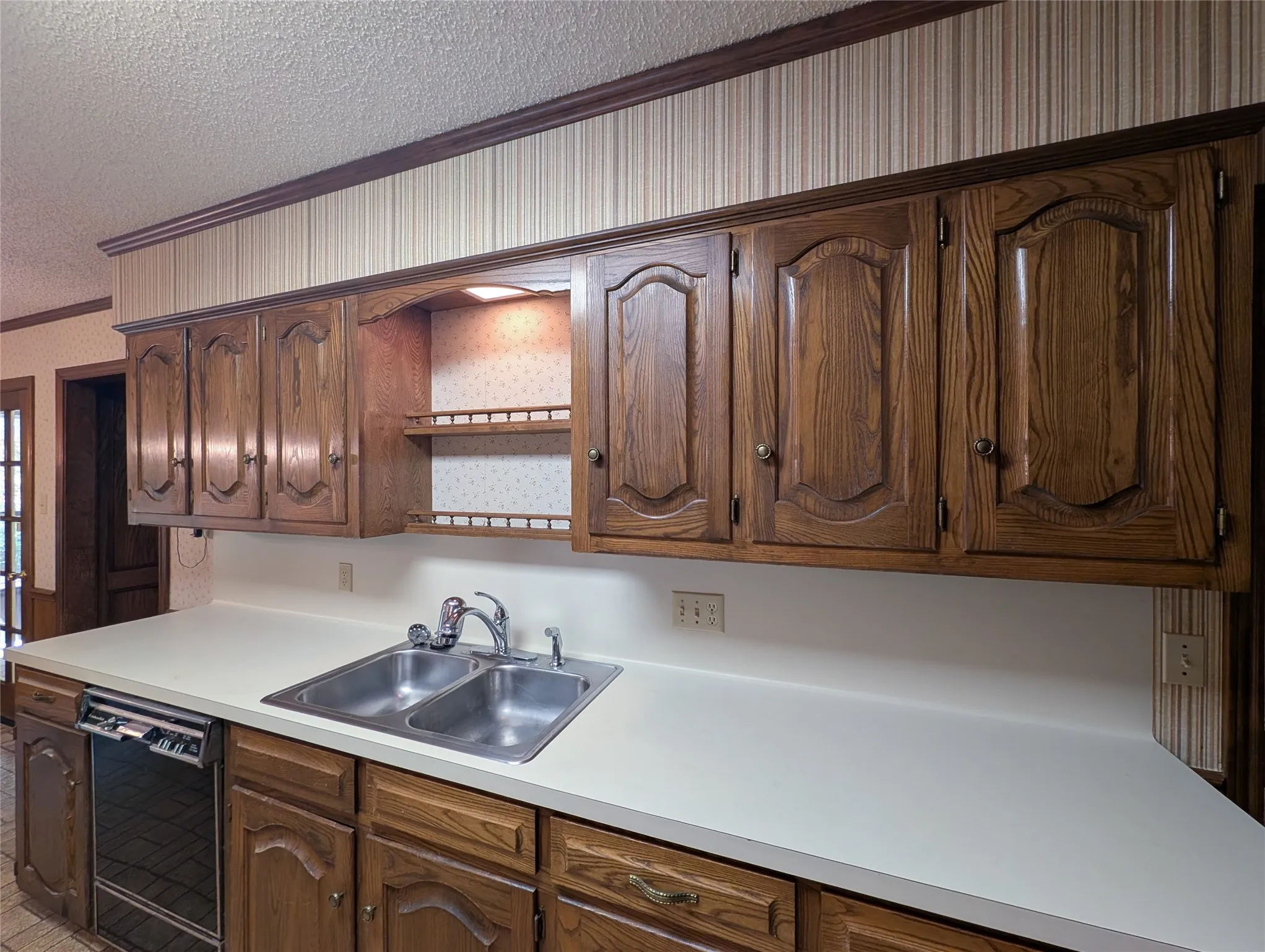 Single Family Residence For Sale in Smith County , 4915 Pine Knoll Street, Tyler, Texas 75703, 3 Bedroom, 3 Bathroom, 2 Garage spaces, 2,162 Sqft, built in 1982, mls#21380704, Real Estate Agent in Tyler, Homes For Sale in Smith county, Homes For Sale in Tyler, Realtor in Tyler Texas, Real Estate Brokerage Independent Realty Texas, Luminita Cordes Realtor