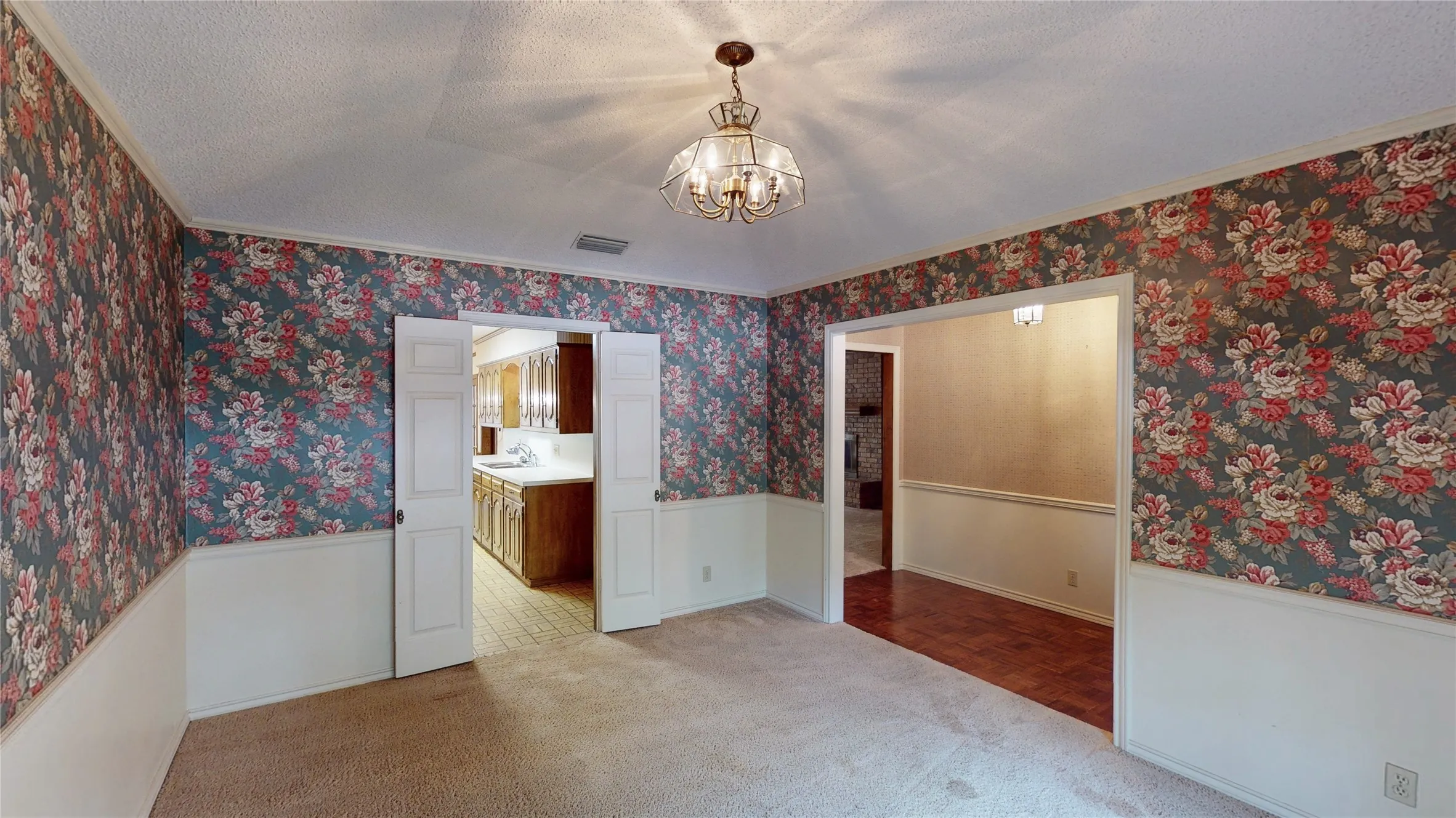 Single Family Residence For Sale in Smith County , 4915 Pine Knoll Street, Tyler, Texas 75703, 3 Bedroom, 3 Bathroom, 2 Garage spaces, 2,162 Sqft, built in 1982, mls#21380704, Real Estate Agent in Tyler, Homes For Sale in Smith county, Homes For Sale in Tyler, Realtor in Tyler Texas, Real Estate Brokerage Independent Realty Texas, Luminita Cordes Realtor
