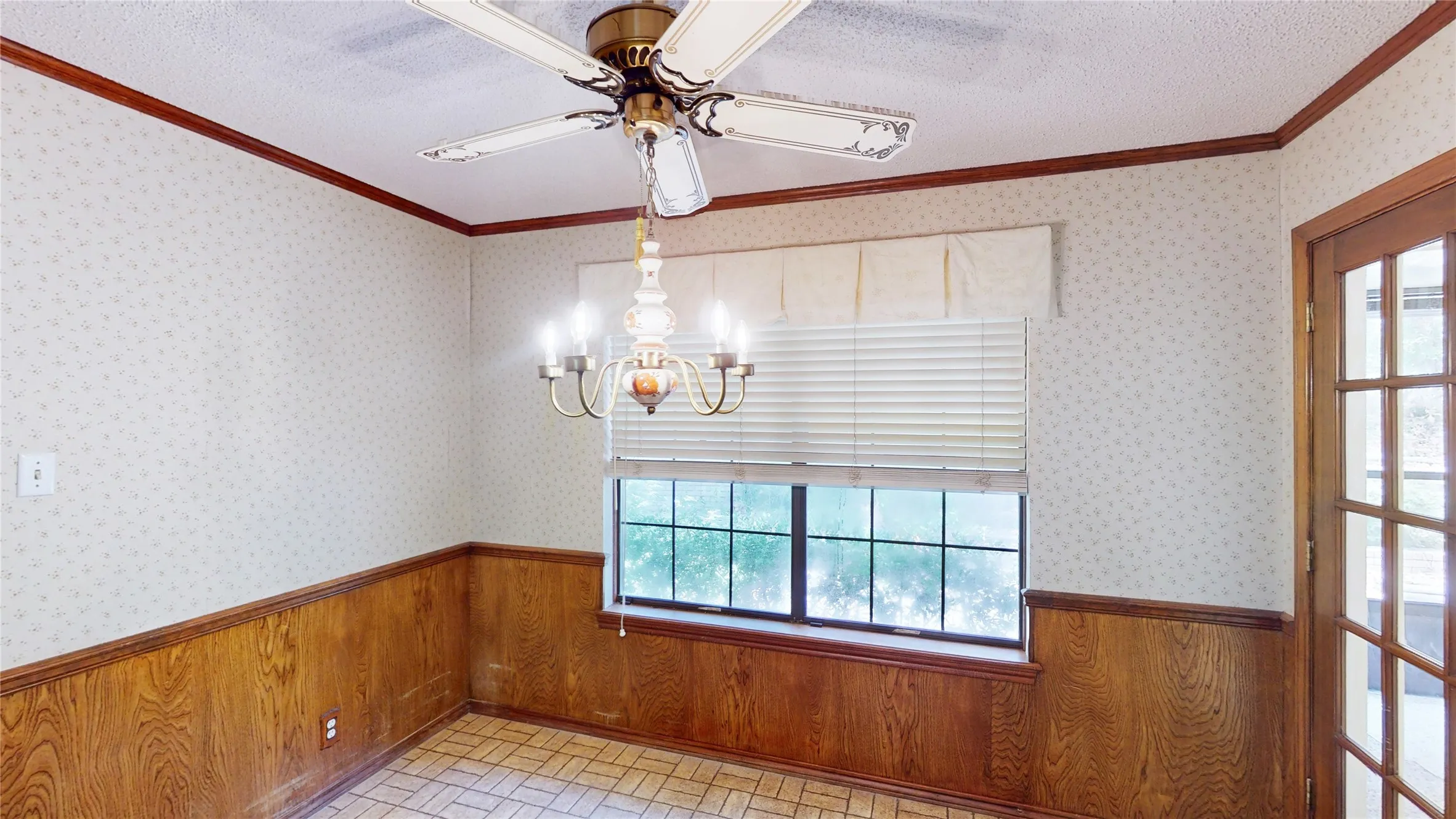 Single Family Residence For Sale in Smith County , 4915 Pine Knoll Street, Tyler, Texas 75703, 3 Bedroom, 3 Bathroom, 2 Garage spaces, 2,162 Sqft, built in 1982, mls#21380704, Real Estate Agent in Tyler, Homes For Sale in Smith county, Homes For Sale in Tyler, Realtor in Tyler Texas, Real Estate Brokerage Independent Realty Texas, Luminita Cordes Realtor