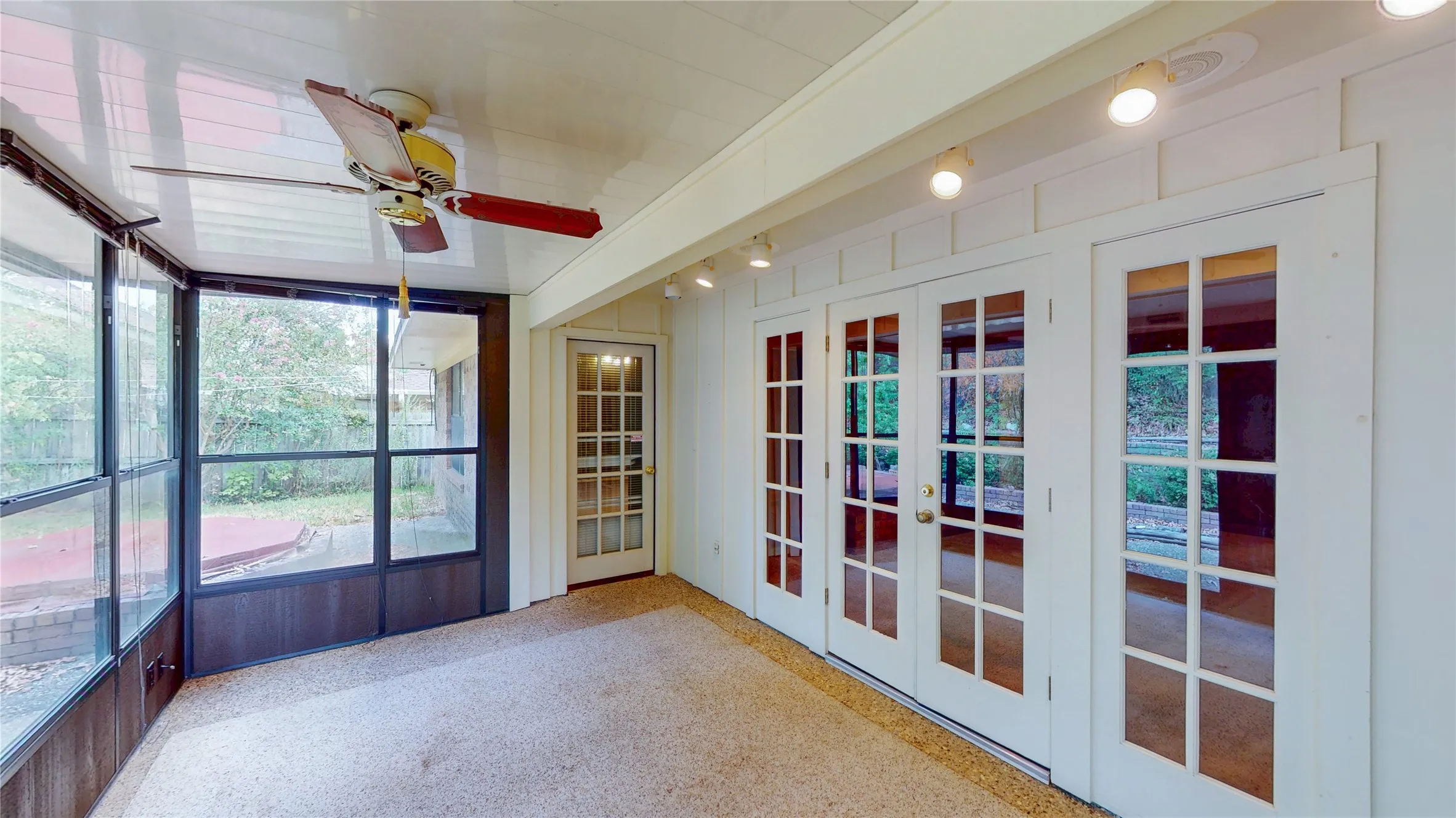 Single Family Residence For Sale in Smith County , 4915 Pine Knoll Street, Tyler, Texas 75703, 3 Bedroom, 3 Bathroom, 2 Garage spaces, 2,162 Sqft, built in 1982, mls#21380704, Real Estate Agent in Tyler, Homes For Sale in Smith county, Homes For Sale in Tyler, Realtor in Tyler Texas, Real Estate Brokerage Independent Realty Texas, Luminita Cordes Realtor