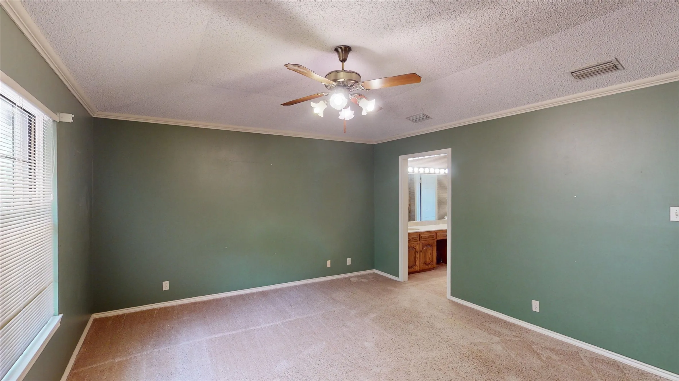 Single Family Residence For Sale in Smith County , 4915 Pine Knoll Street, Tyler, Texas 75703, 3 Bedroom, 3 Bathroom, 2 Garage spaces, 2,162 Sqft, built in 1982, mls#21380704, Real Estate Agent in Tyler, Homes For Sale in Smith county, Homes For Sale in Tyler, Realtor in Tyler Texas, Real Estate Brokerage Independent Realty Texas, Luminita Cordes Realtor