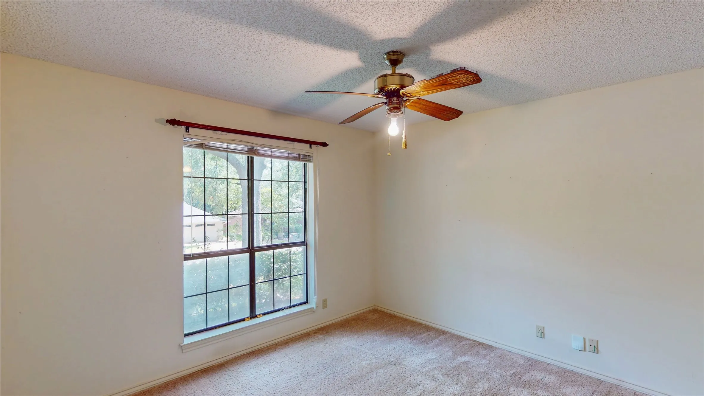 Single Family Residence For Sale in Smith County , 4915 Pine Knoll Street, Tyler, Texas 75703, 3 Bedroom, 3 Bathroom, 2 Garage spaces, 2,162 Sqft, built in 1982, mls#21380704, Real Estate Agent in Tyler, Homes For Sale in Smith county, Homes For Sale in Tyler, Realtor in Tyler Texas, Real Estate Brokerage Independent Realty Texas, Luminita Cordes Realtor
