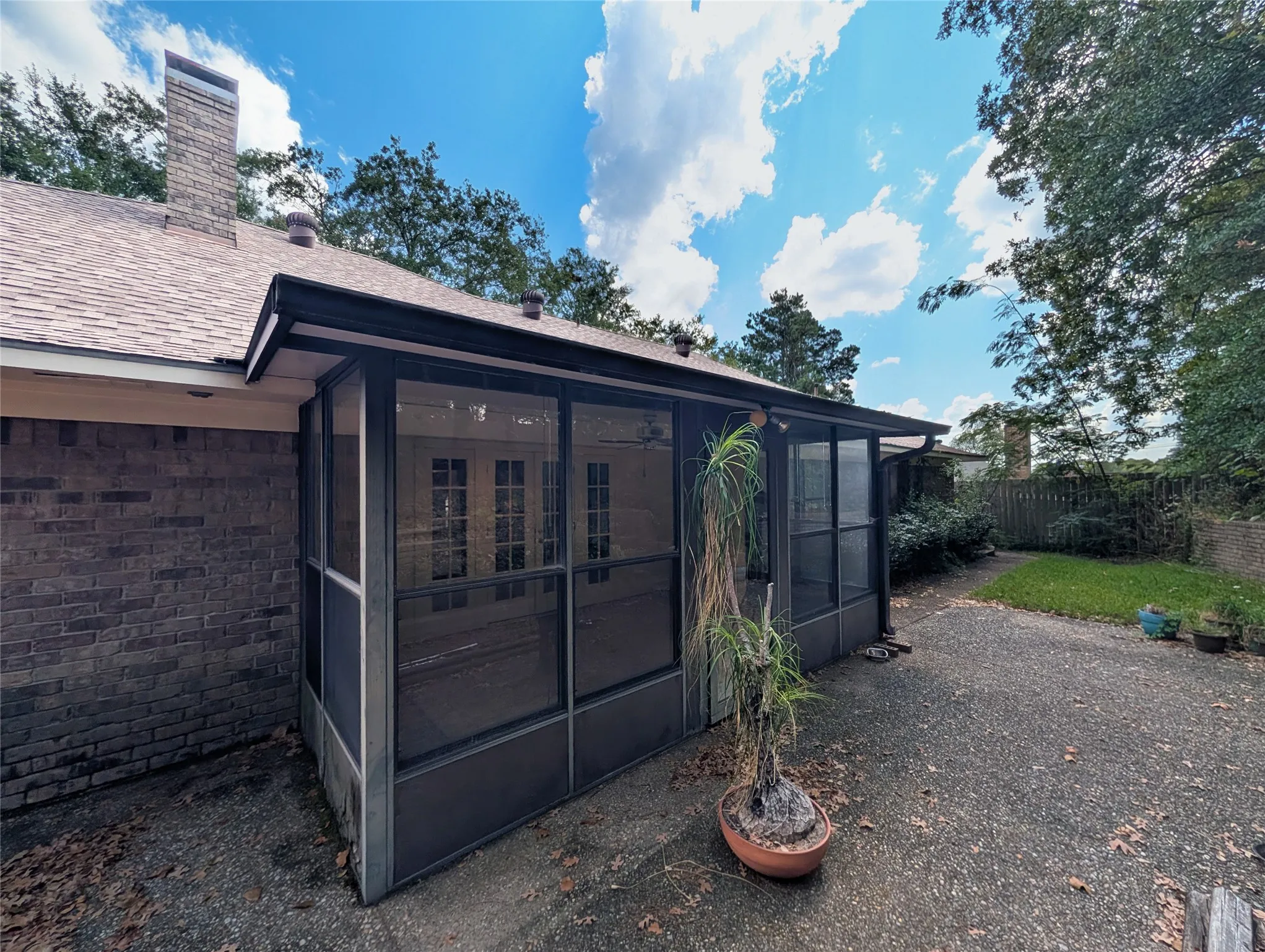 Single Family Residence For Sale in Smith County , 4915 Pine Knoll Street, Tyler, Texas 75703, 3 Bedroom, 3 Bathroom, 2 Garage spaces, 2,162 Sqft, built in 1982, mls#21380704, Real Estate Agent in Tyler, Homes For Sale in Smith county, Homes For Sale in Tyler, Realtor in Tyler Texas, Real Estate Brokerage Independent Realty Texas, Luminita Cordes Realtor