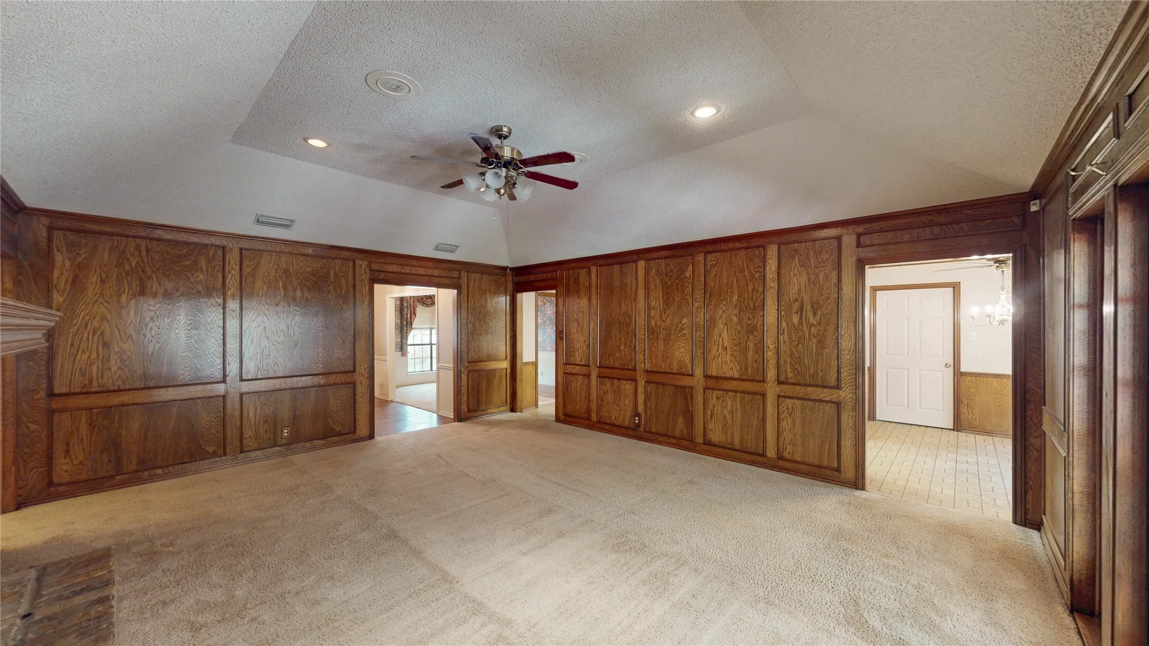 Single Family Residence For Sale in Smith County , 4915 Pine Knoll Street, Tyler, Texas 75703, 3 Bedroom, 3 Bathroom, 2 Garage spaces, 2,162 Sqft, built in 1982, mls#21380704, Real Estate Agent in Tyler, Homes For Sale in Smith county, Homes For Sale in Tyler, Realtor in Tyler Texas, Real Estate Brokerage Independent Realty Texas, Luminita Cordes Realtor
