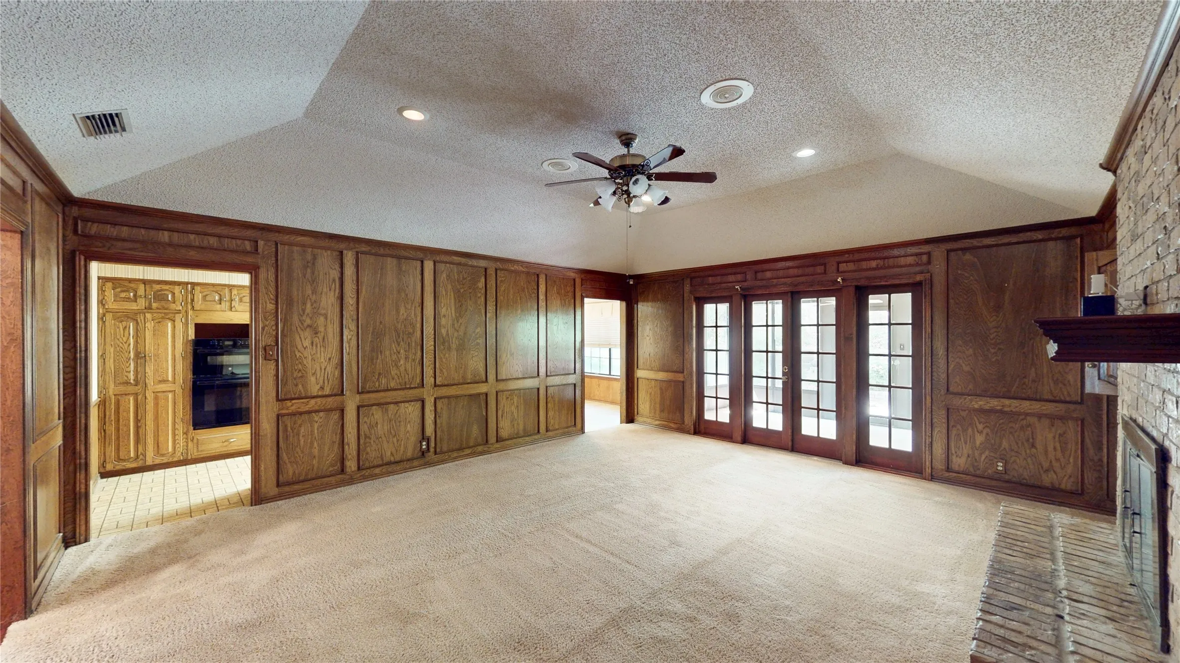 Single Family Residence For Sale in Smith County , 4915 Pine Knoll Street, Tyler, Texas 75703, 3 Bedroom, 3 Bathroom, 2 Garage spaces, 2,162 Sqft, built in 1982, mls#21380704, Real Estate Agent in Tyler, Homes For Sale in Smith county, Homes For Sale in Tyler, Realtor in Tyler Texas, Real Estate Brokerage Independent Realty Texas, Luminita Cordes Realtor