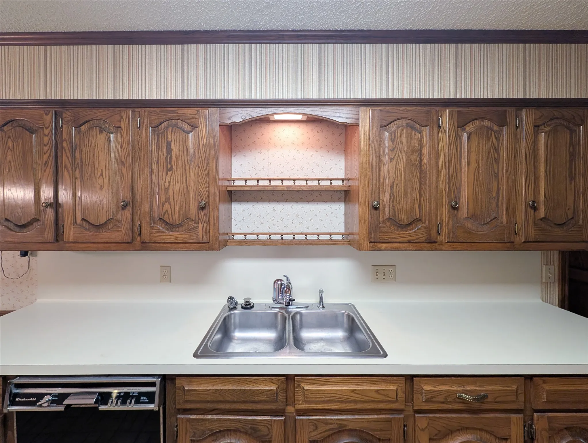 Single Family Residence For Sale in Smith County , 4915 Pine Knoll Street, Tyler, Texas 75703, 3 Bedroom, 3 Bathroom, 2 Garage spaces, 2,162 Sqft, built in 1982, mls#21380704, Real Estate Agent in Tyler, Homes For Sale in Smith county, Homes For Sale in Tyler, Realtor in Tyler Texas, Real Estate Brokerage Independent Realty Texas, Luminita Cordes Realtor