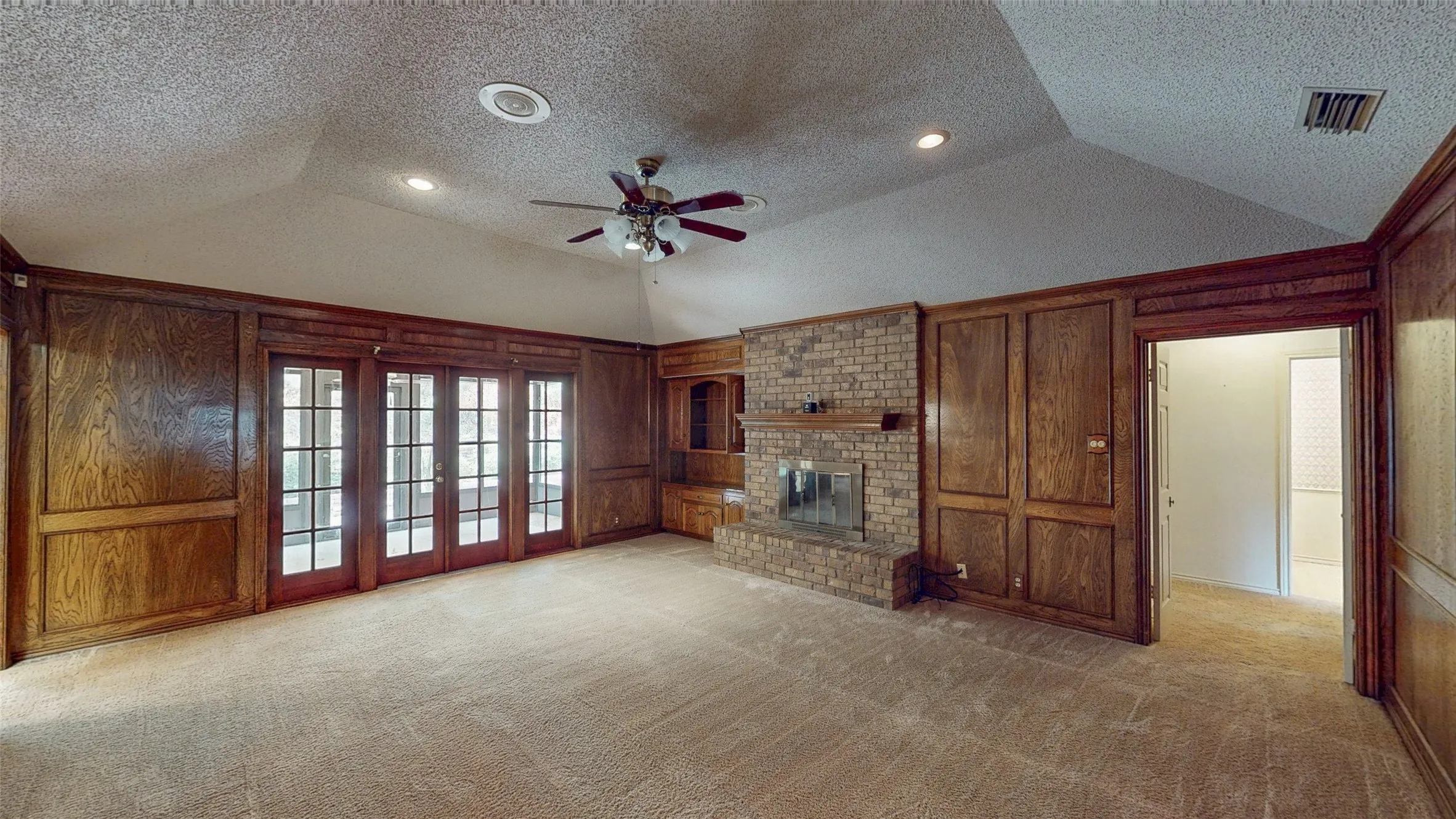 Single Family Residence For Sale in Smith County , 4915 Pine Knoll Street, Tyler, Texas 75703, 3 Bedroom, 3 Bathroom, 2 Garage spaces, 2,162 Sqft, built in 1982, mls#21380704, Real Estate Agent in Tyler, Homes For Sale in Smith county, Homes For Sale in Tyler, Realtor in Tyler Texas, Real Estate Brokerage Independent Realty Texas, Luminita Cordes Realtor