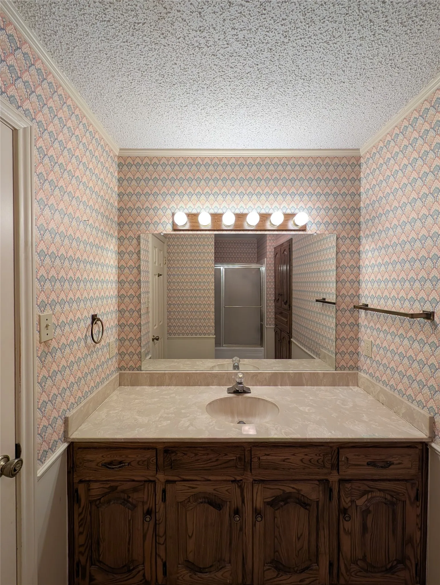 Single Family Residence For Sale in Smith County , 4915 Pine Knoll Street, Tyler, Texas 75703, 3 Bedroom, 3 Bathroom, 2 Garage spaces, 2,162 Sqft, built in 1982, mls#21380704, Real Estate Agent in Tyler, Homes For Sale in Smith county, Homes For Sale in Tyler, Realtor in Tyler Texas, Real Estate Brokerage Independent Realty Texas, Luminita Cordes Realtor